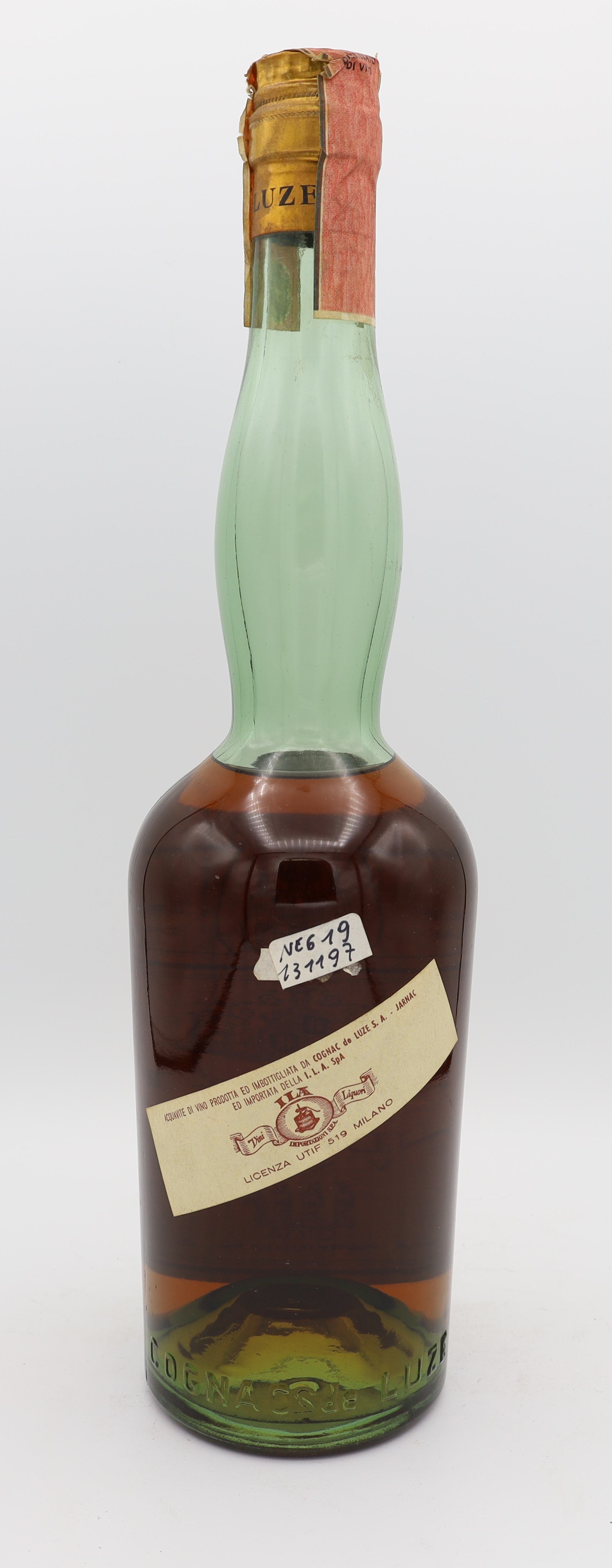 A. de Luze Fils Grand Cognac VSOP 16 Years – premium French brandy with rich amber color, smooth and refined flavors, aged 16 years, ideal for collectors and connoisseurs.