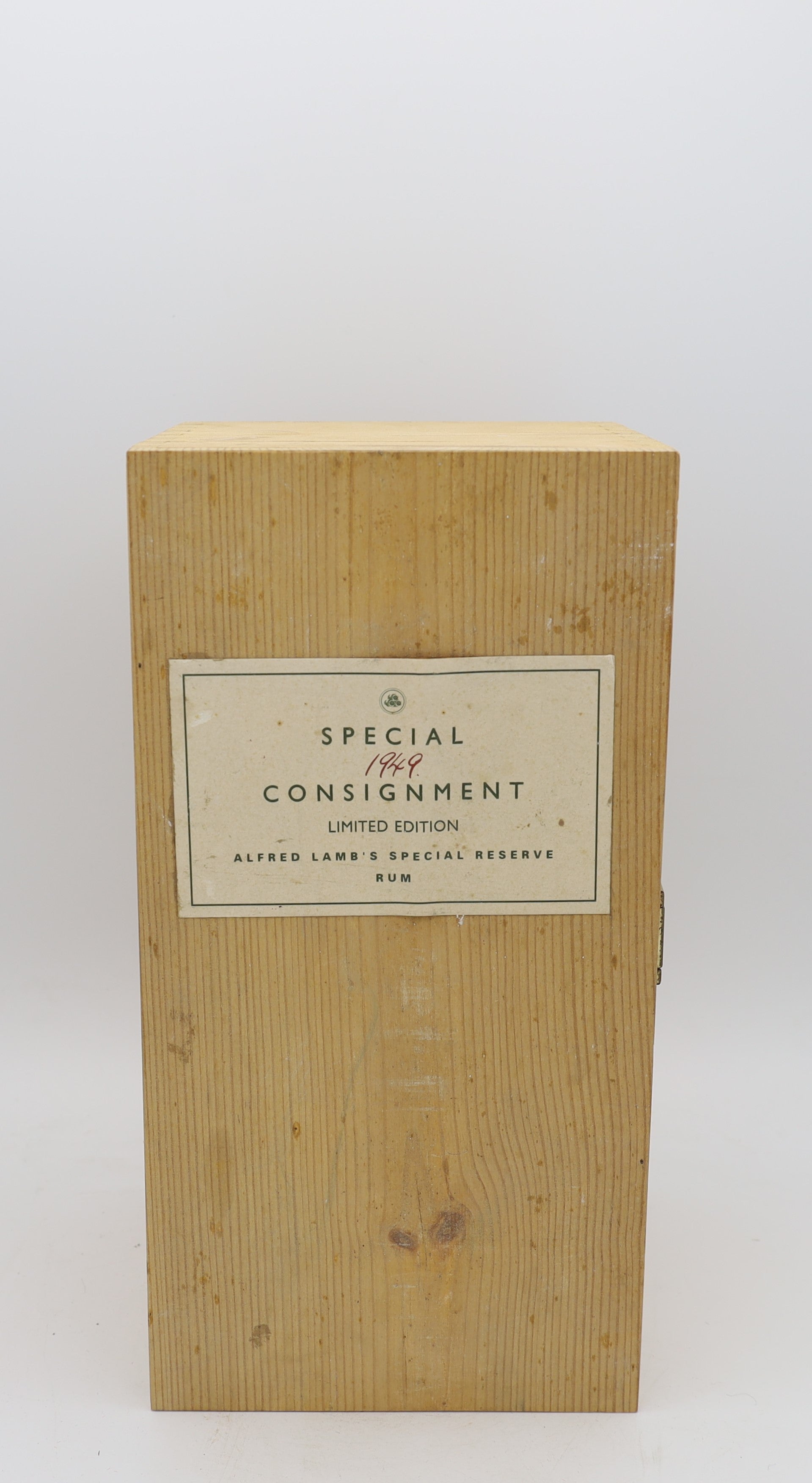 An Alfred Lamb’s 1949 Special Reserve Rum, Reserved Treasures Club edition, presented in a collector’s box – exceptionally rare aged Caribbean rum with rich, complex flavors.