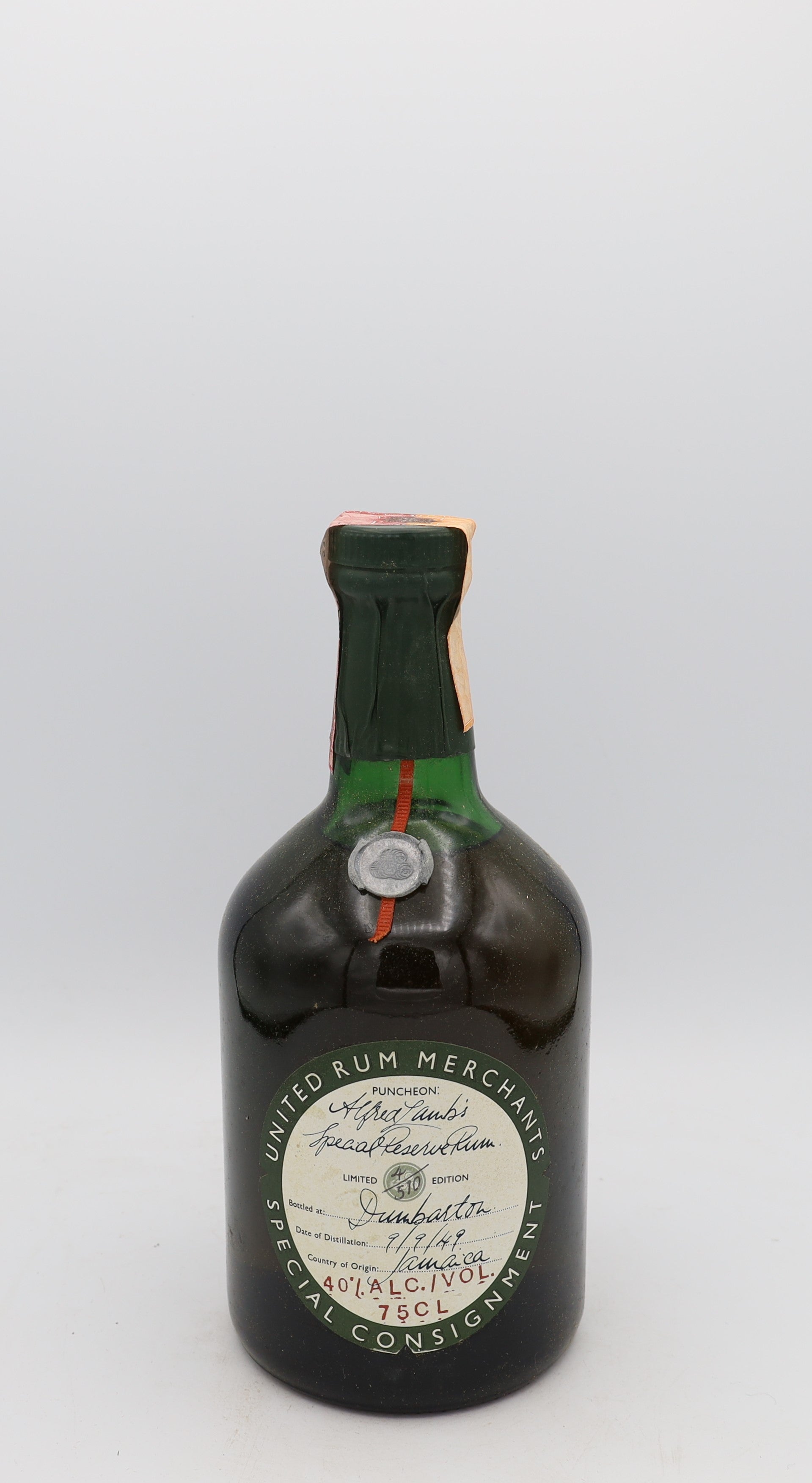 An Alfred Lamb’s 1949 Special Reserve Rum, Reserved Treasures Club edition, presented in a collector’s box – exceptionally rare aged Caribbean rum with rich, complex flavors.