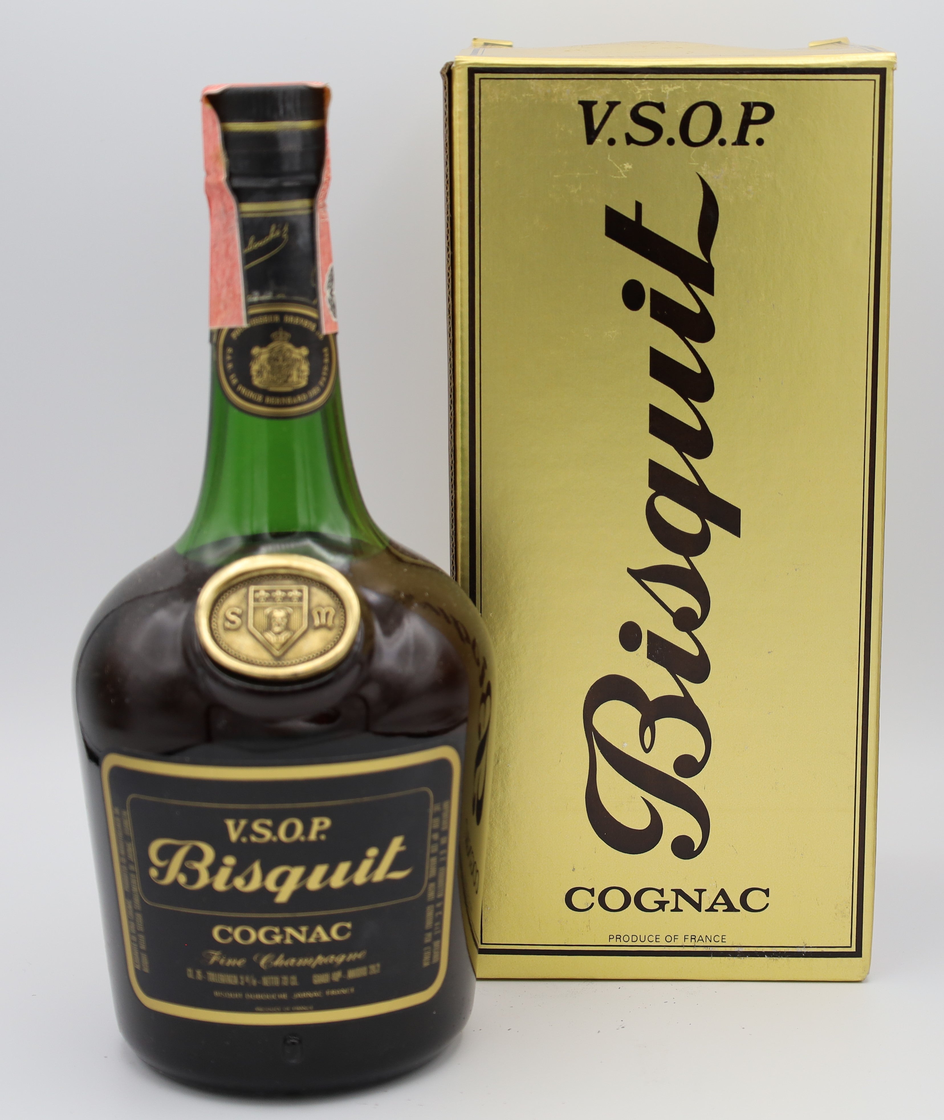 Bisquit Dubouché VSOP Cognac Acquavite di Vino – elegant French brandy with rich amber hue, smooth vanilla and oak notes, matured to perfection for refined taste.