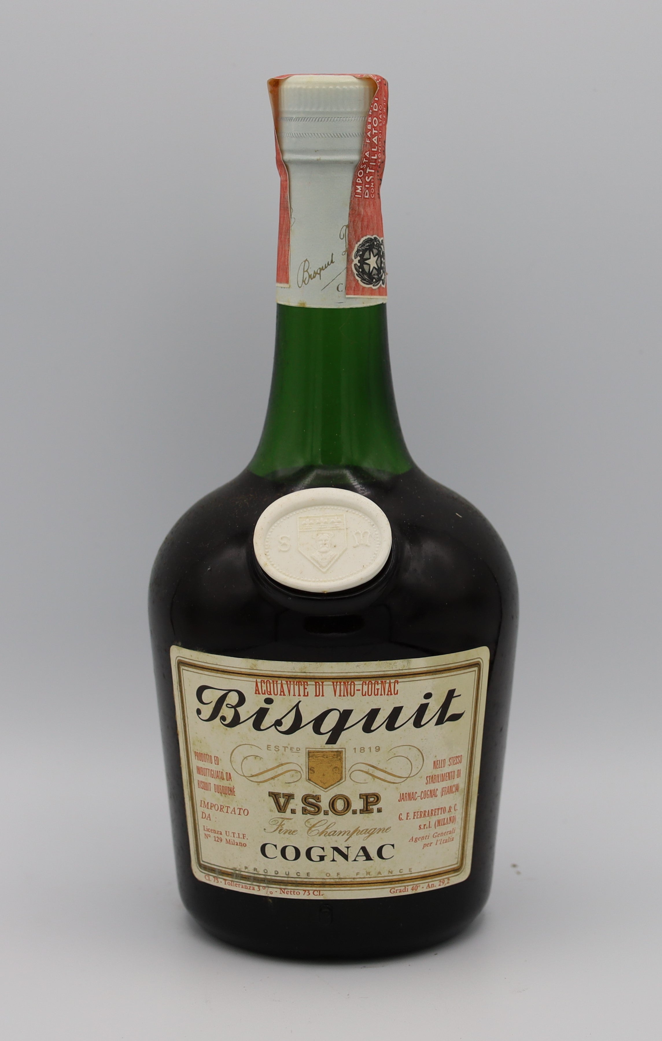 Bisquit Dubouché VSOP Cognac Acquavite di Vino – elegant French brandy with rich amber hue, smooth vanilla and oak notes, matured to perfection for refined taste.