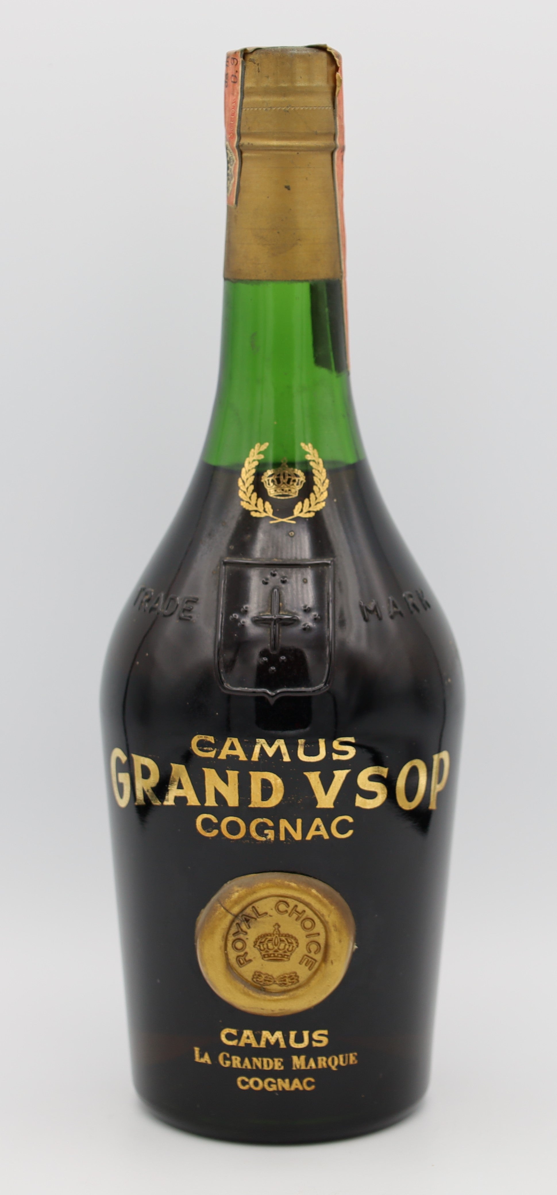 Camus Grand VSOP La Grande Marque Cognac – premium French brandy with rich amber color, smooth and refined flavors, ideal for collectors and connoisseurs.