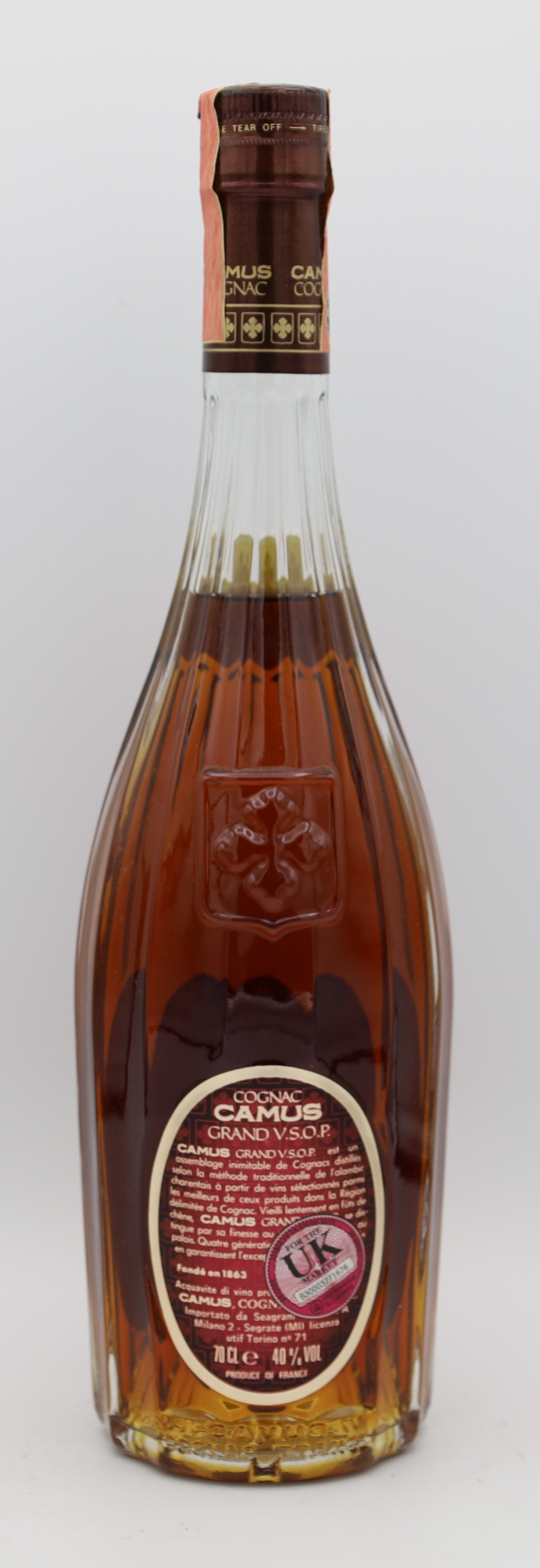 Camus Grand VSOP Cognac with neck label – refined French cognac showcasing amber color, balanced notes of vanilla, oak and fruit, crafted by Maison Camus.