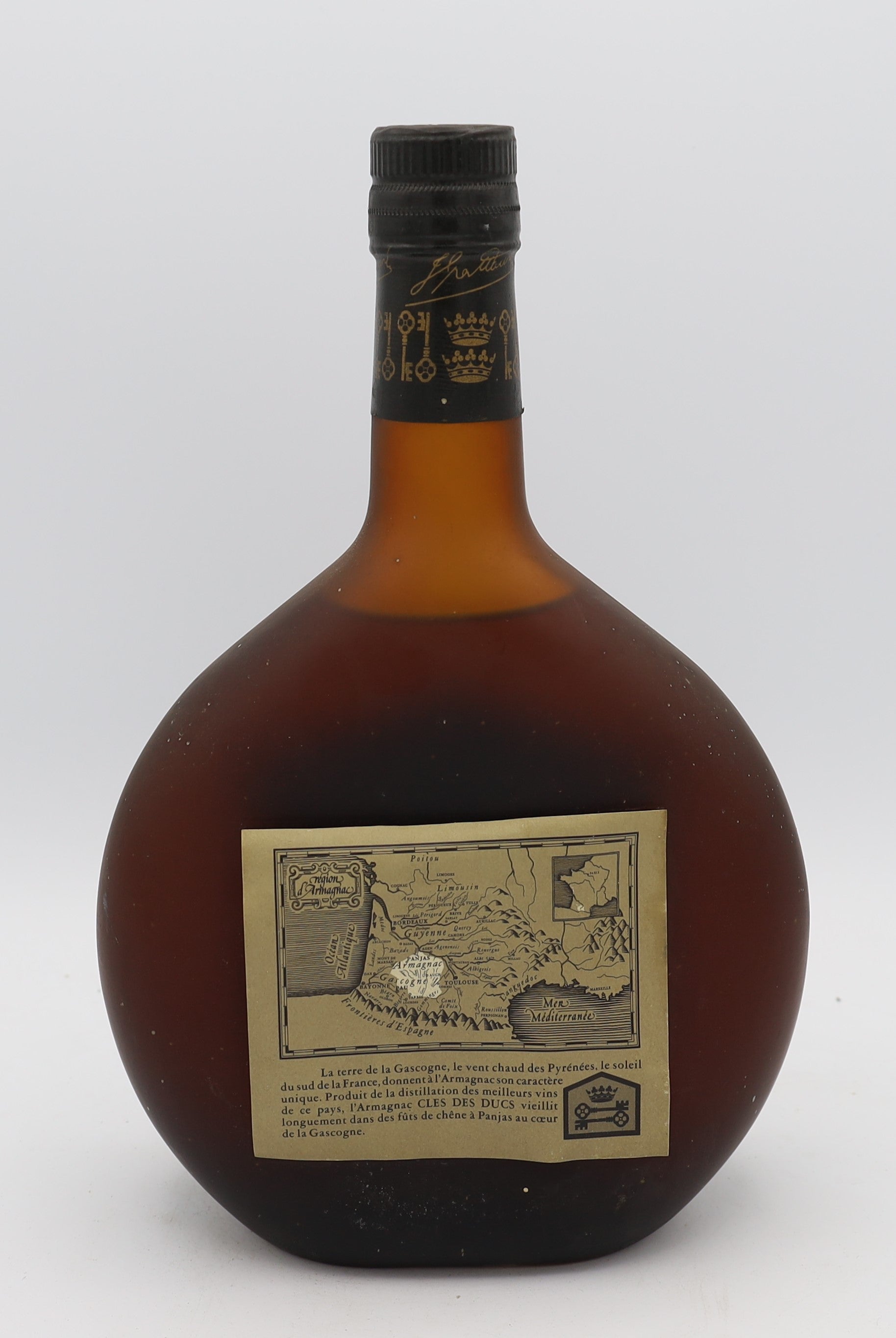 Clés des Ducs VSOP Armagnac in brown bottle – premium aged brandy with rich, smooth flavors, presented in a distinctive bottle for collectors.