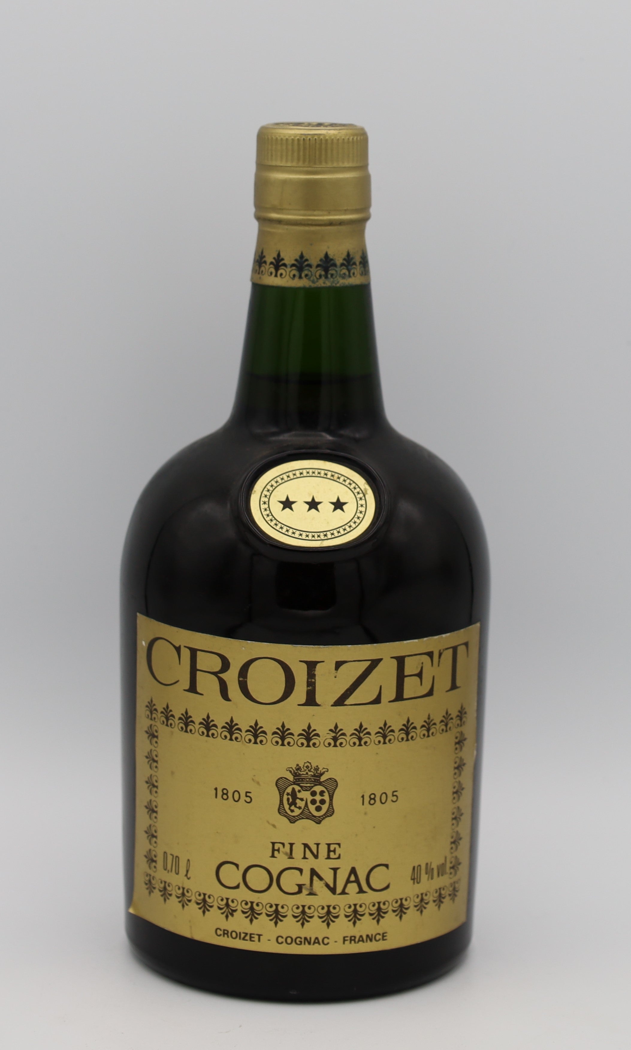 Croizet Fine Cognac 3 Stars – premium French brandy with rich amber color, smooth and balanced flavors, featuring gold label and cap, ideal for collectors and connoisseurs.