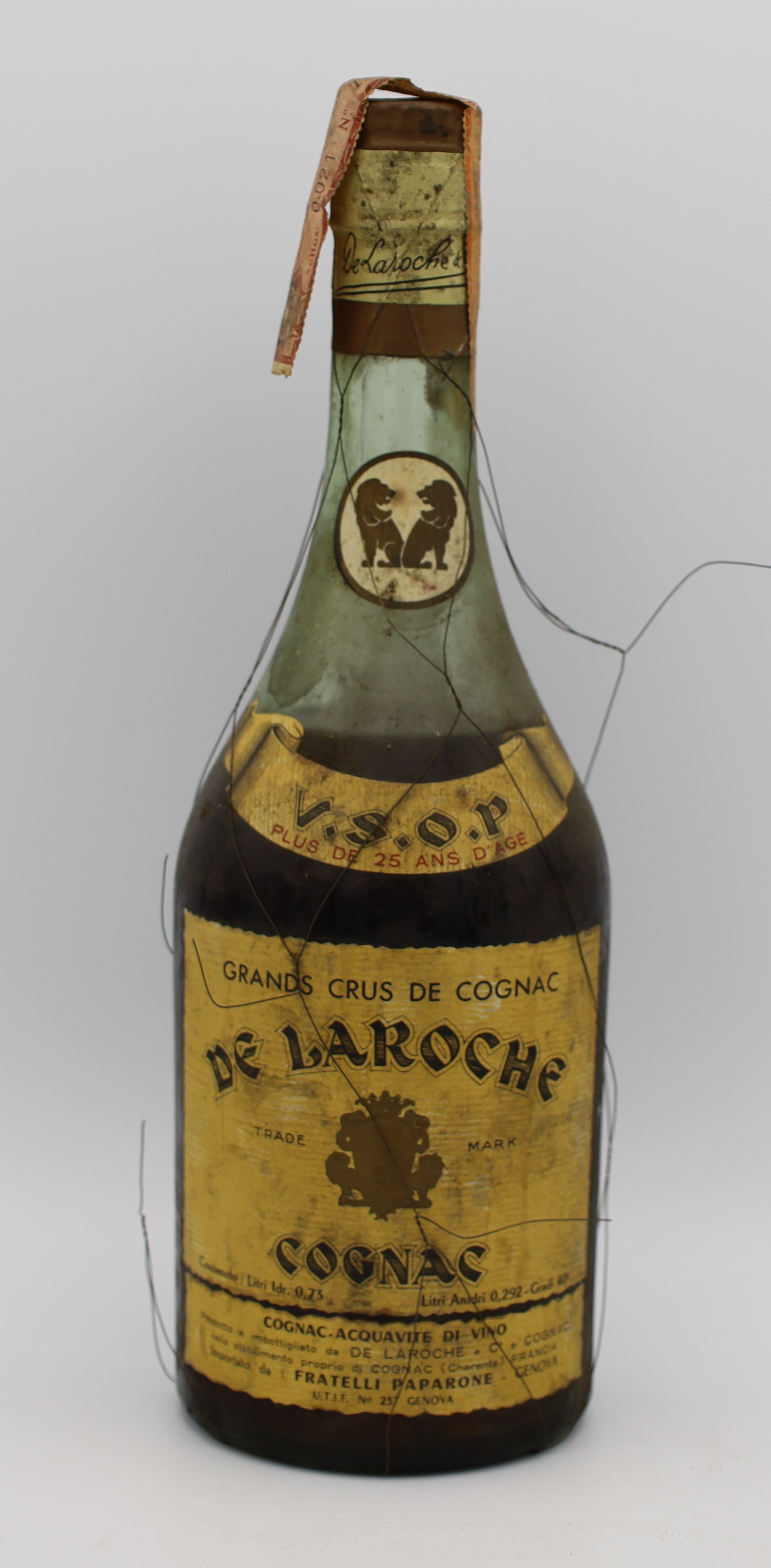 De Laroche VSOP Grand Crus Cognac – aged over 25 years, premium French brandy with rich amber color, smooth and complex flavors, ideal for collectors and connoisseurs.