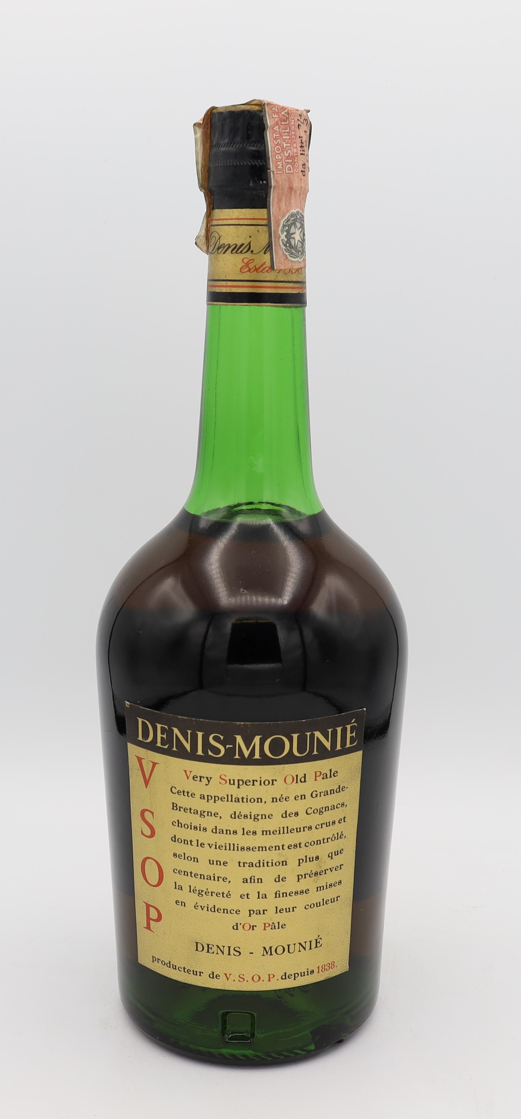 Denis Mounié VSOP Cognac Vintage 1970s – premium French brandy with rich amber color, smooth and refined flavors, aged to perfection, ideal for collectors and connoisseurs.