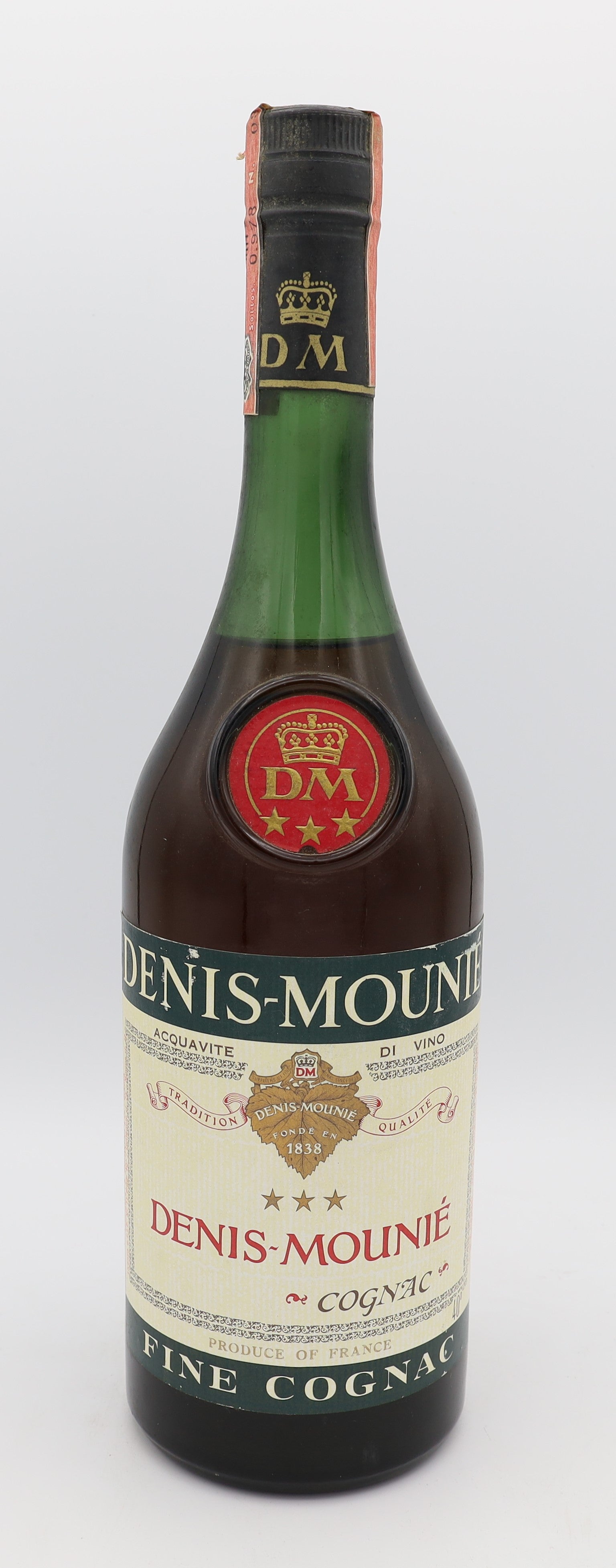 Denis Mounié Fine Cognac 3 Stars – premium French brandy with rich amber color, smooth and balanced flavors, presented with a neck label, ideal for collectors and connoisseurs.