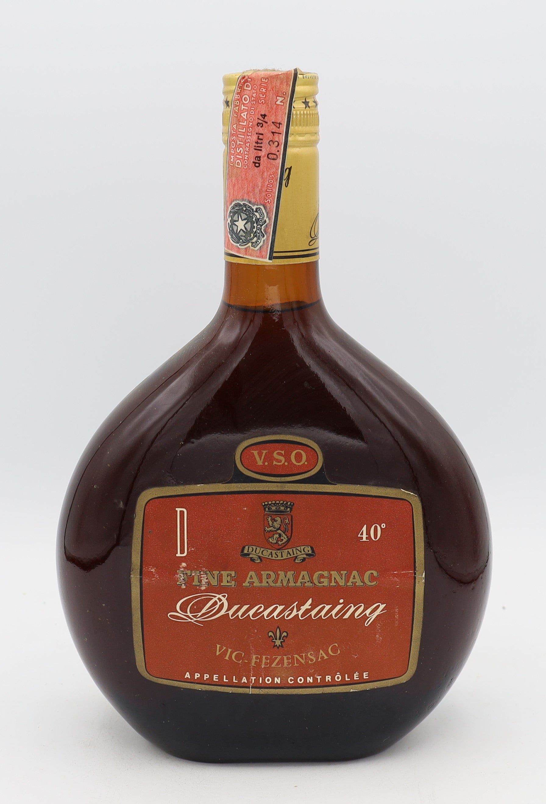 Ducastaing VSOP Fine Armagnac with red label – premium aged brandy with rich, smooth flavors, ideal for collectors and connoisseurs.