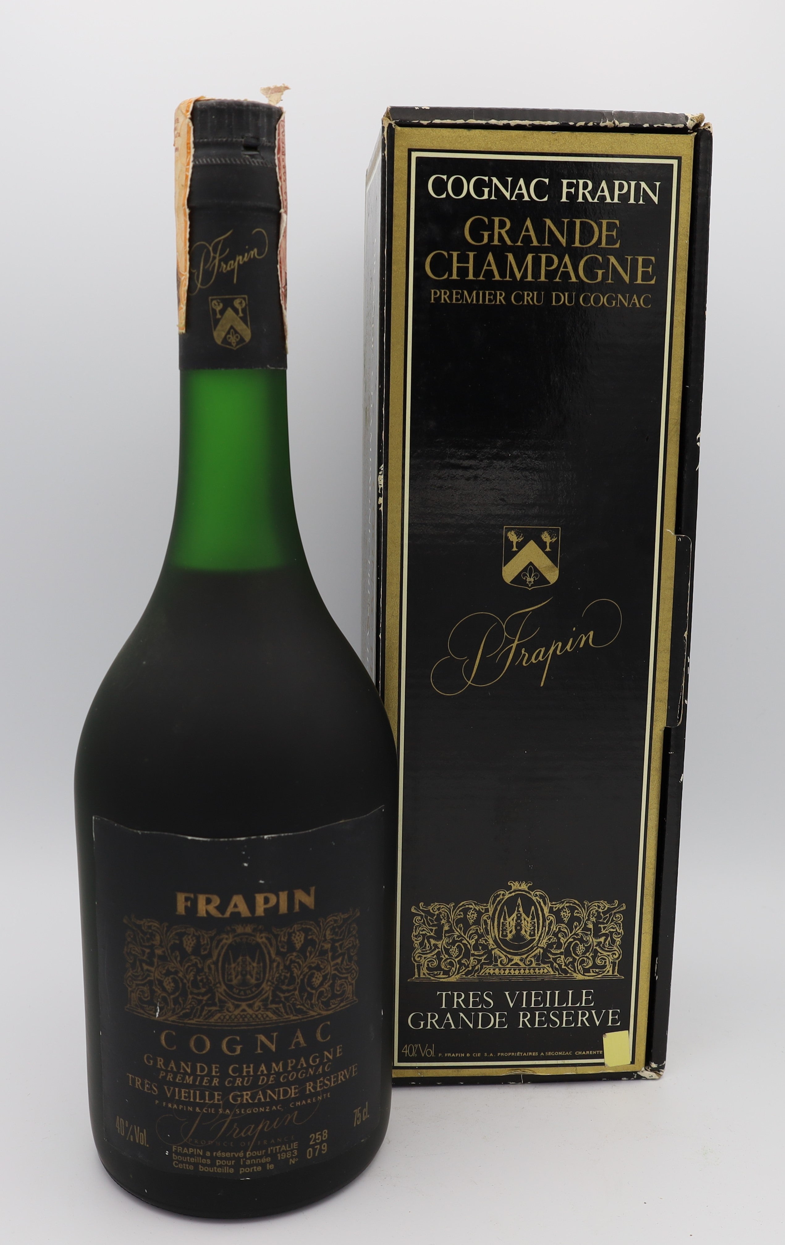 Frapin Très Vieille Grande Réserve Cognac No. 079 – premium French brandy with rich amber color, smooth and complex flavors, presented in a collector’s box, ideal for connoisseurs.