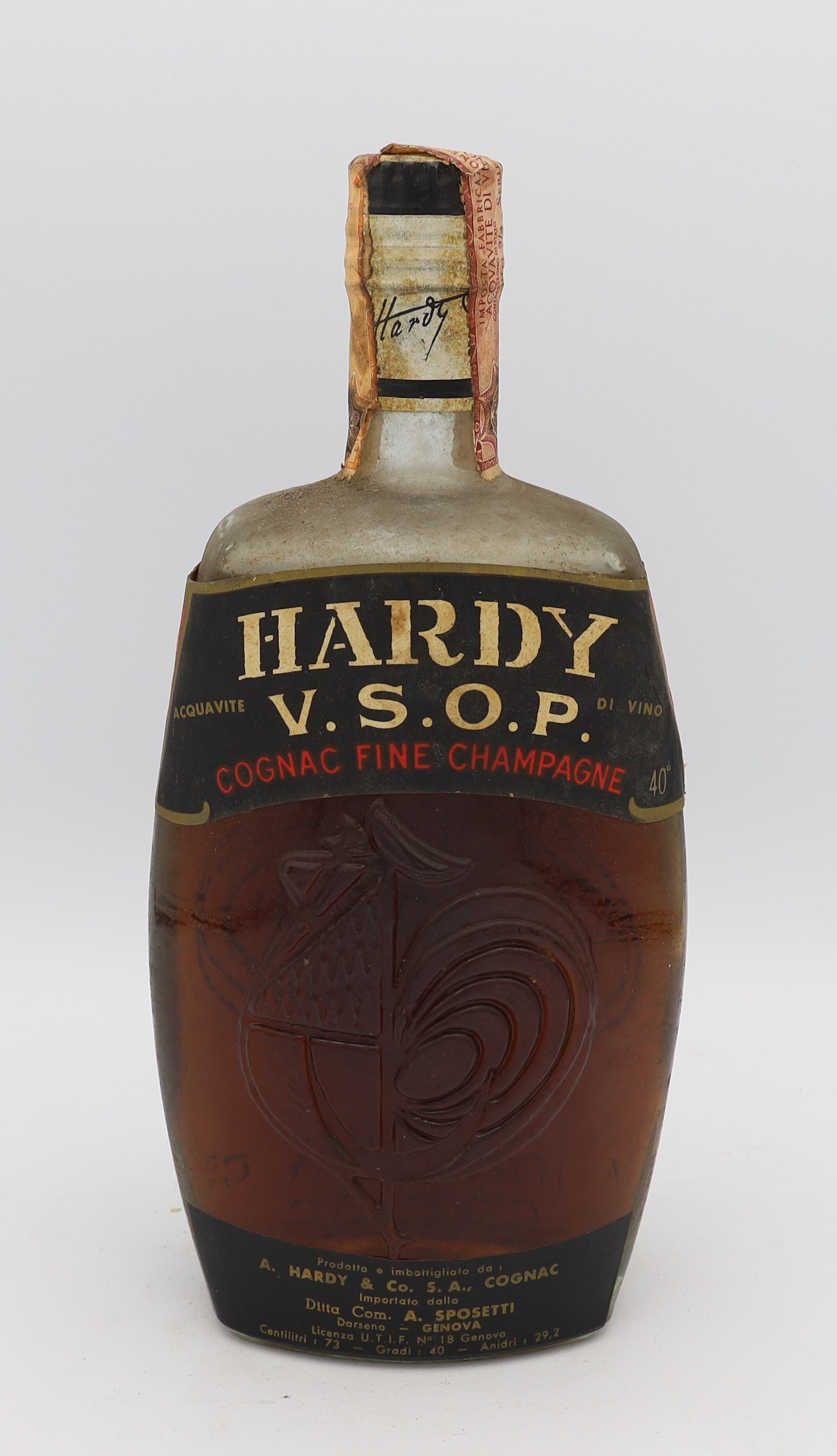 Hardy VSOP Fine Champagne Cognac – premium French brandy with rich amber color, smooth and elegant flavors, presented in an old bottle, ideal for collectors and connoisseurs.