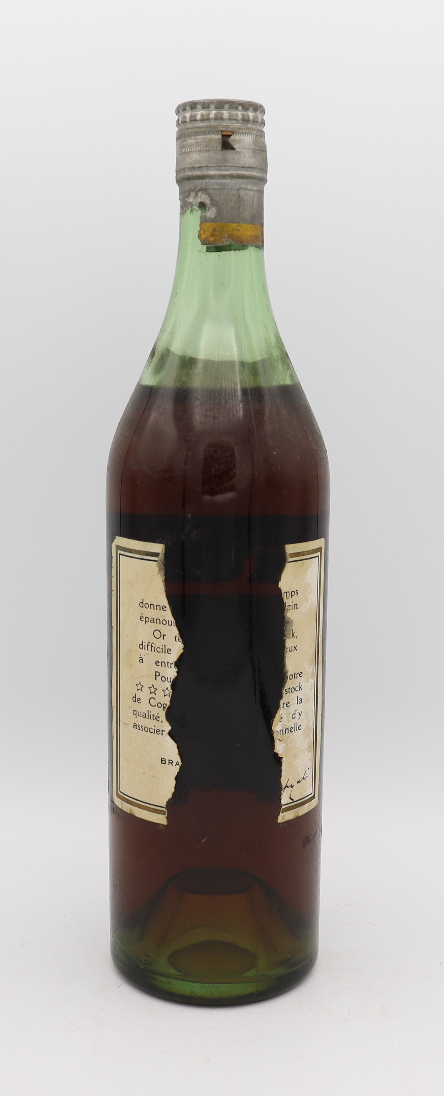 Hennessy Bras Armés 3 Stars Cognac – premium French brandy with rich amber color, smooth and refined flavors, ideal for collectors and connoisseurs.