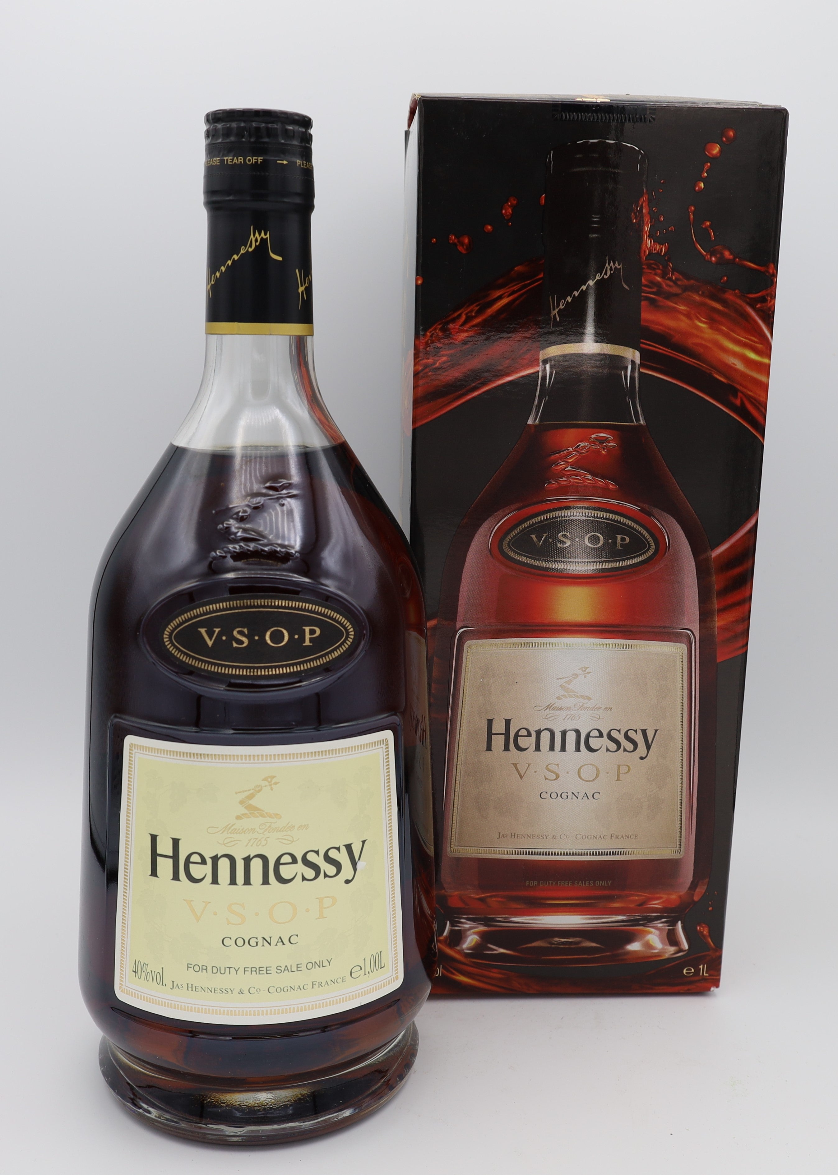 Hennessy VSOP Cognac – 1-liter premium French brandy with rich amber color, smooth and refined flavors, ideal for collectors and connoisseurs.