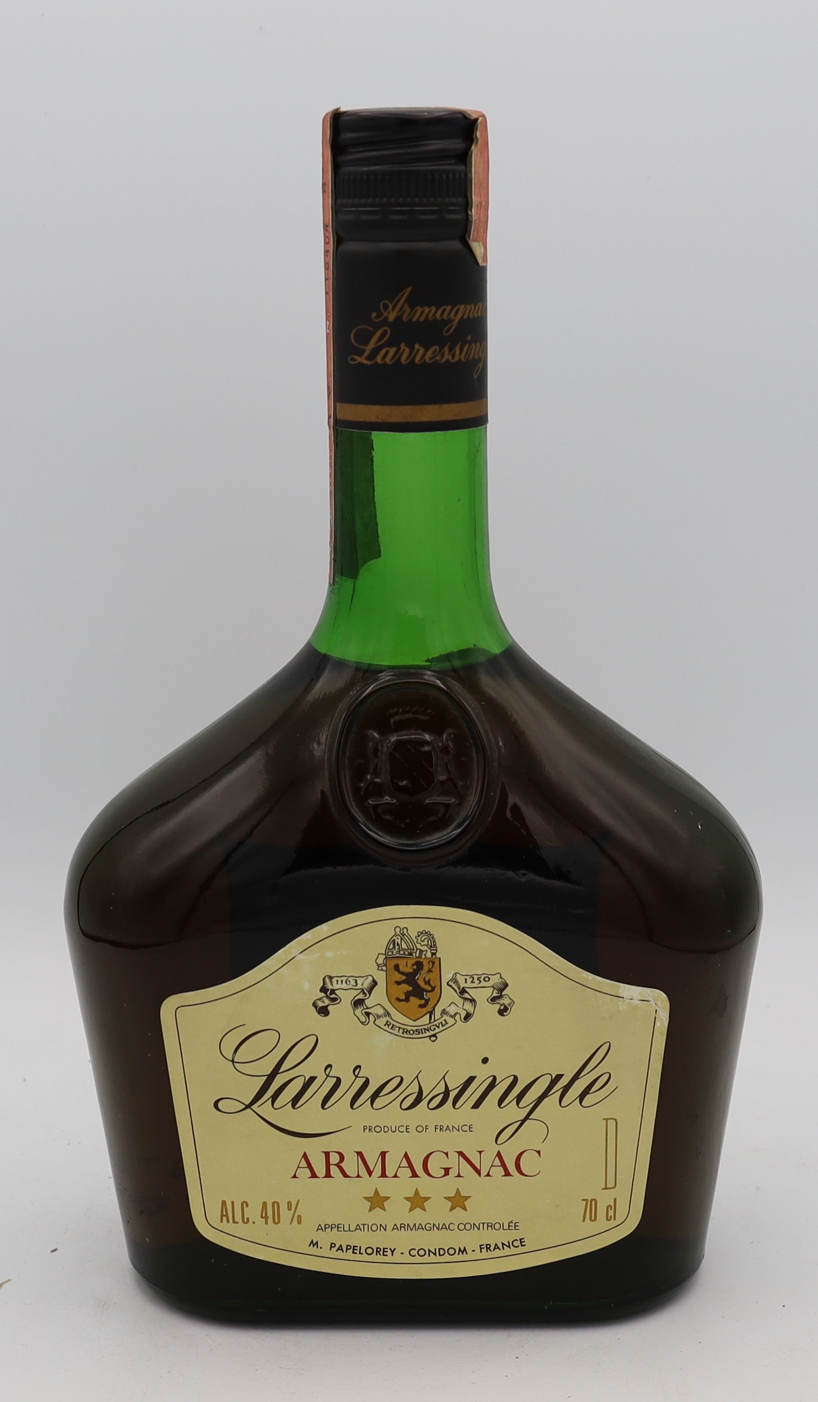 Larressingle Armagnac 3 Star – premium aged brandy with rich, smooth flavors, ideal for collectors and connoisseurs.