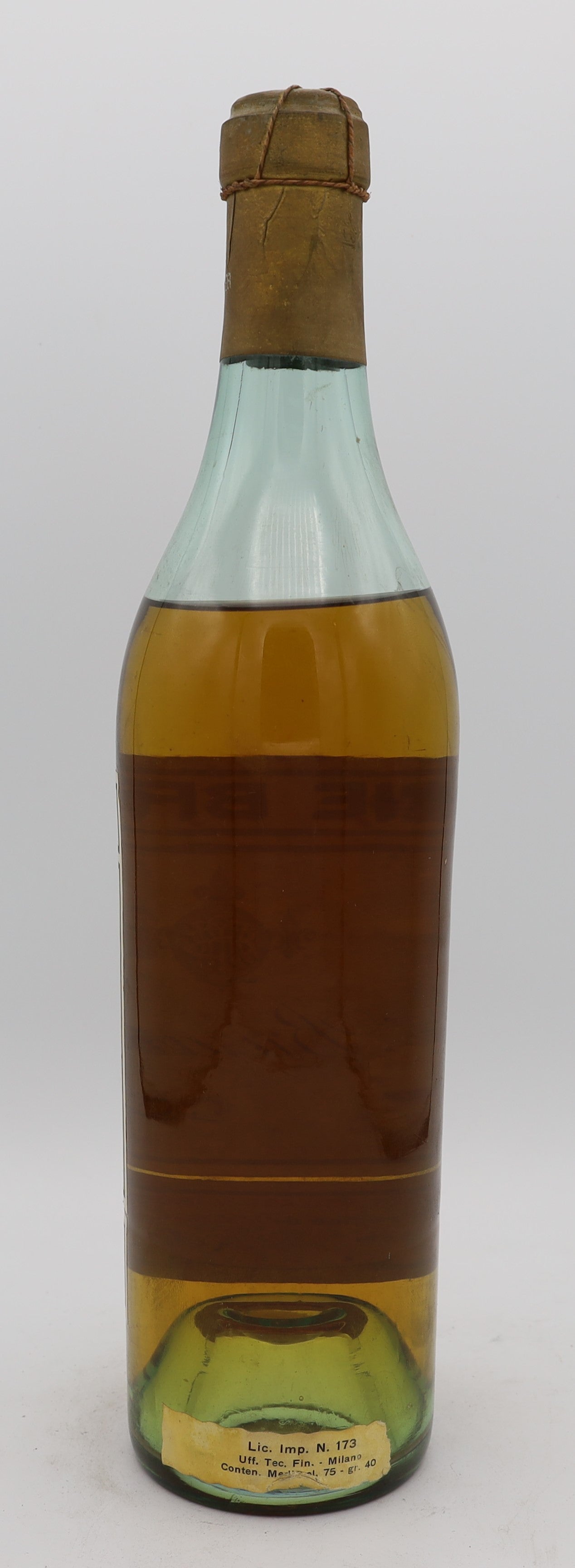 Marie Brizard 3 Star Cognac – premium French brandy with gold cap, smooth and rich flavor, ideal for collectors and connoisseurs.