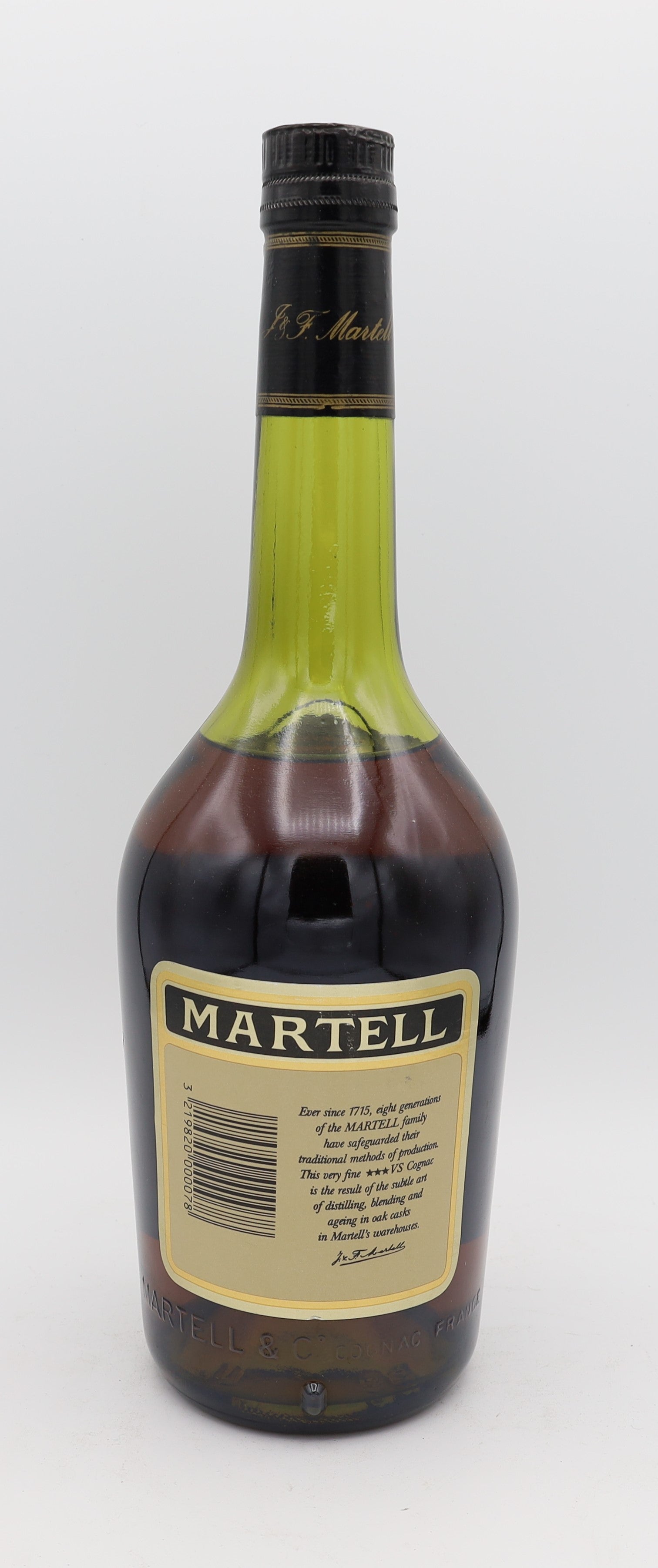 Martell Appellation Cognac Contrôlée – premium French brandy with rich amber color, smooth and refined flavors, ideal for collectors and connoisseurs.