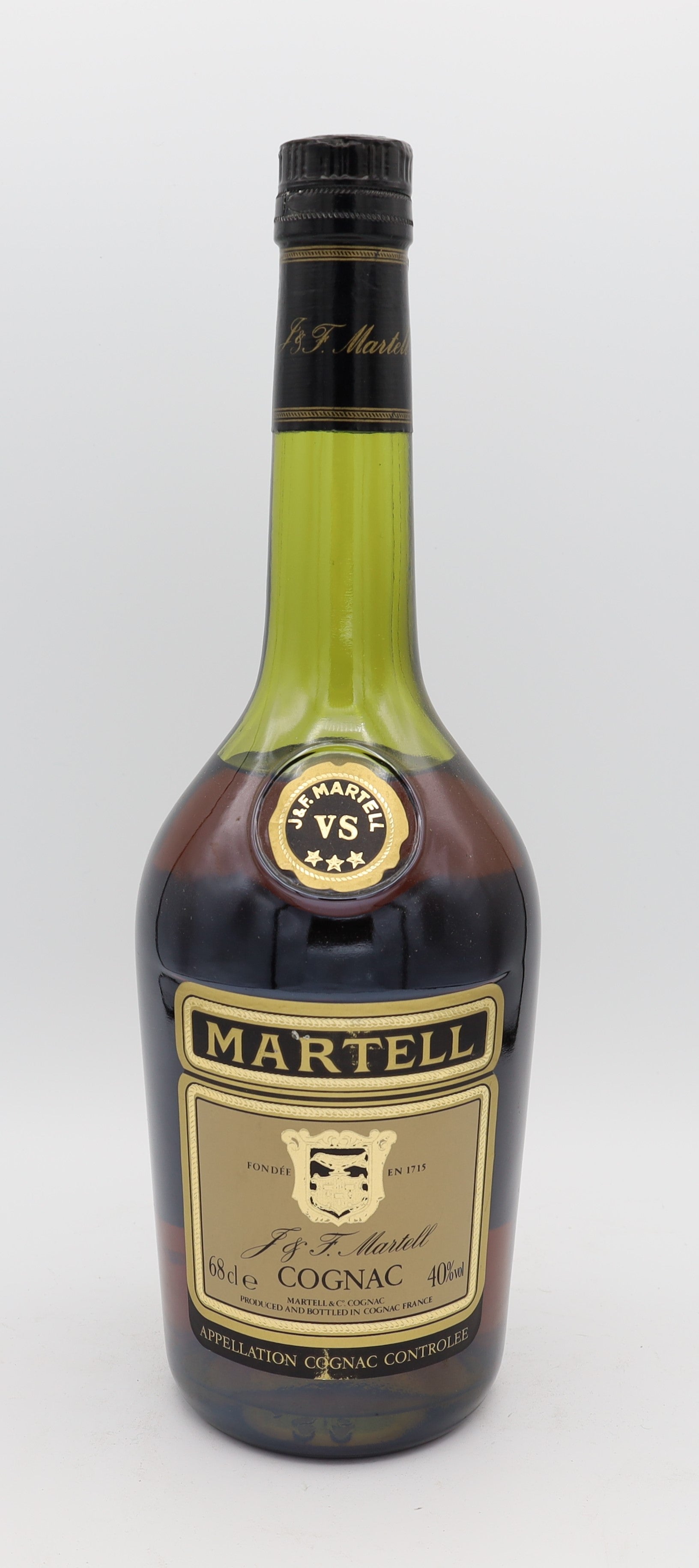 Martell Appellation Cognac Contrôlée – premium French brandy with rich amber color, smooth and refined flavors, ideal for collectors and connoisseurs.