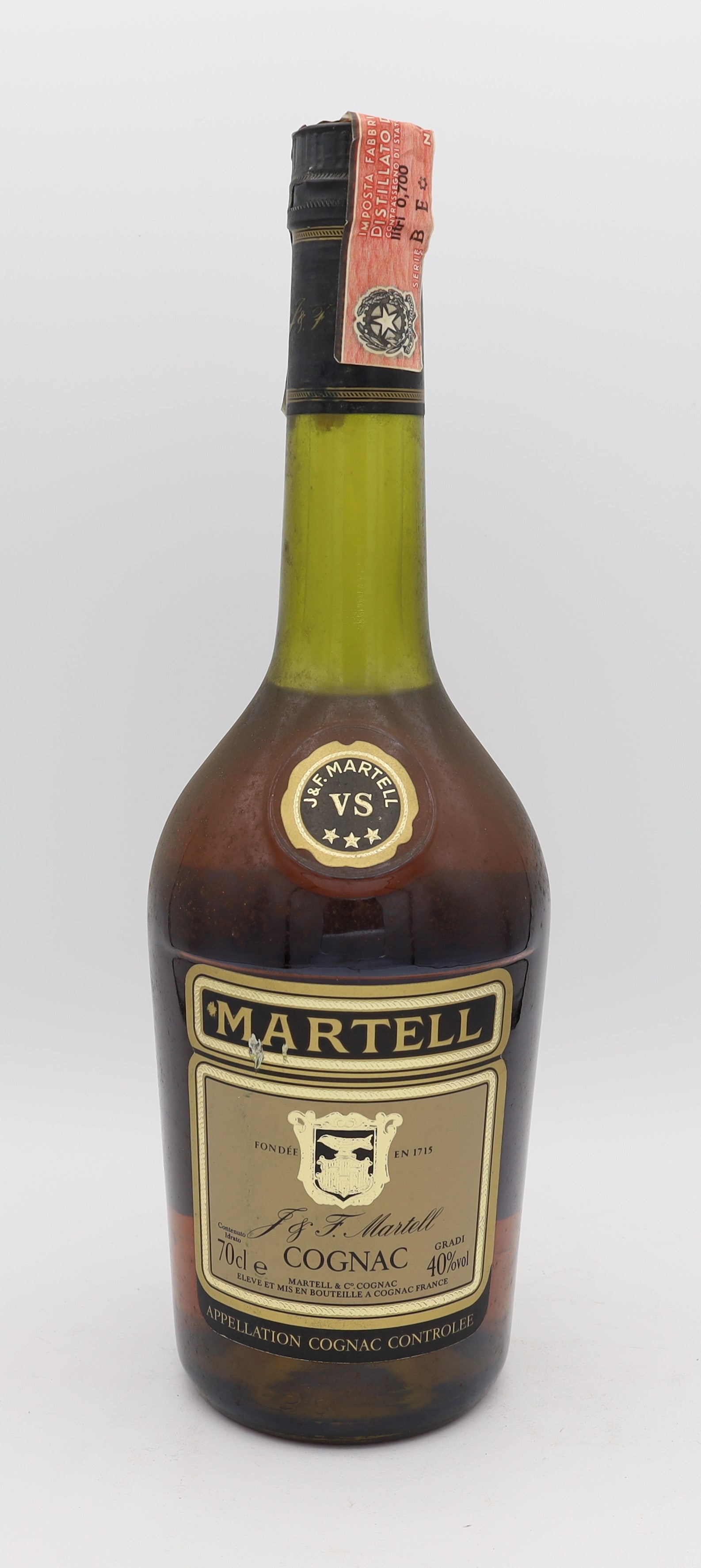 Martell Appellation Cognac Contrôlée – premium French brandy with rich amber color, smooth and refined flavors, ideal for collectors and connoisseurs.