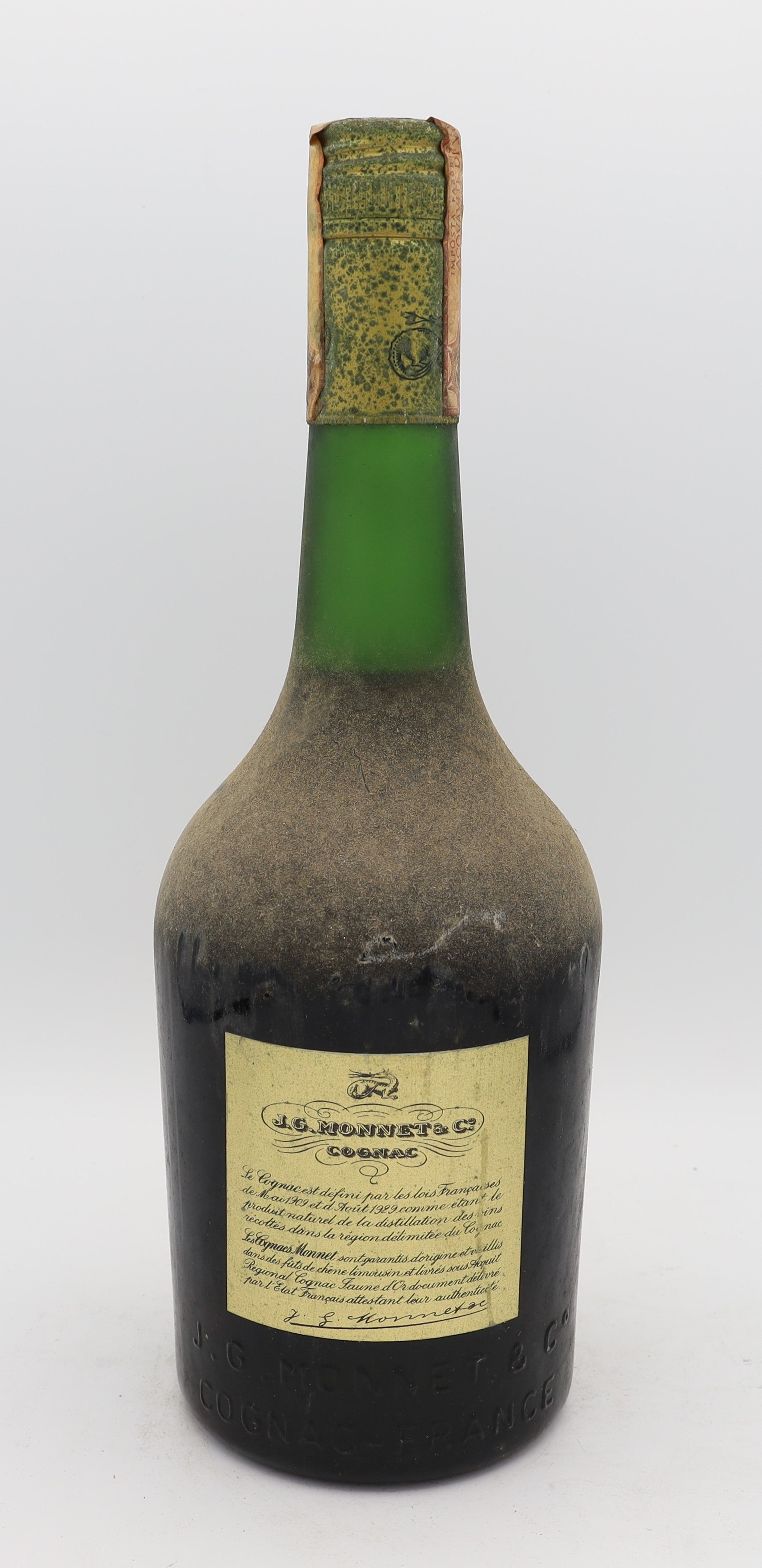 Monnet VSOP Cognac Vintage 1970s – aged French brandy with rich amber color, smooth and complex flavors, ideal for collectors and connoisseurs.