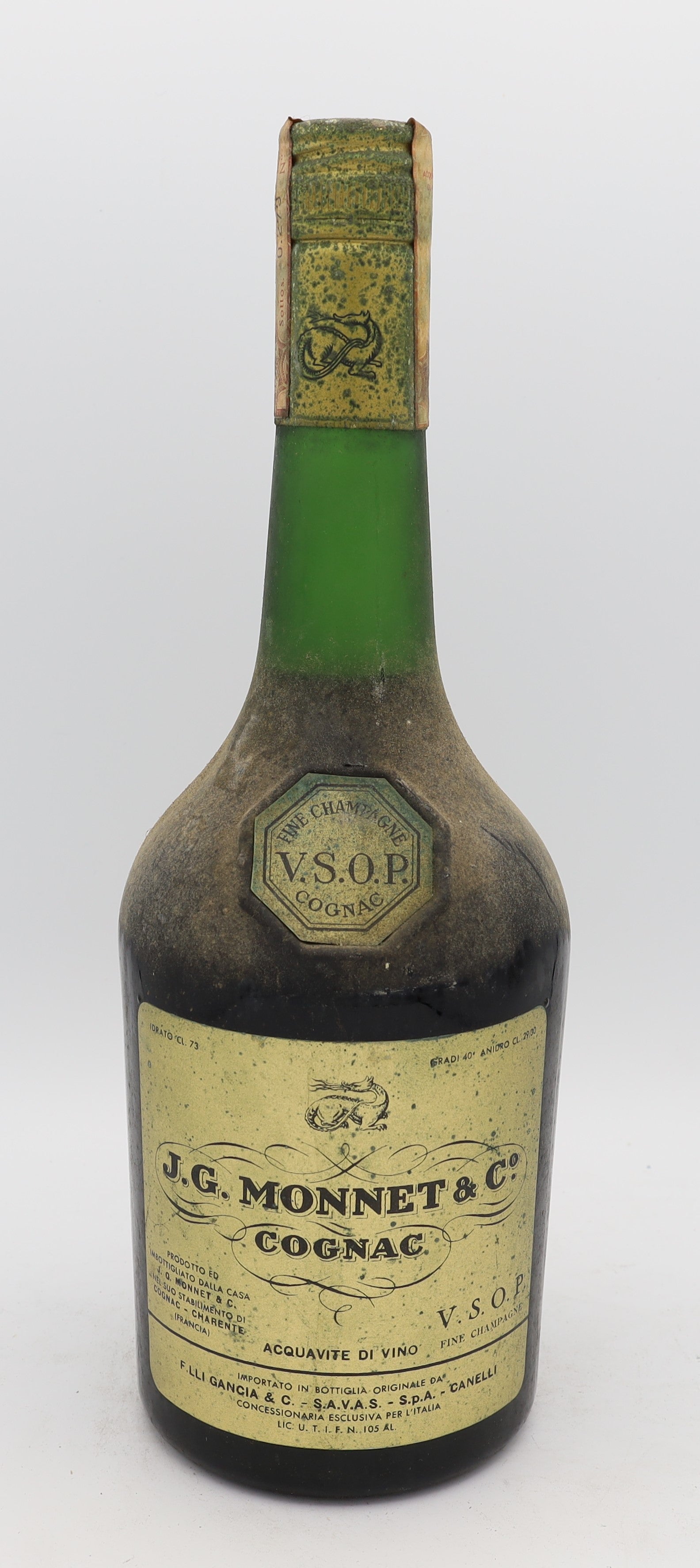 Monnet VSOP Cognac Vintage 1970s – aged French brandy with rich amber color, smooth and complex flavors, ideal for collectors and connoisseurs.