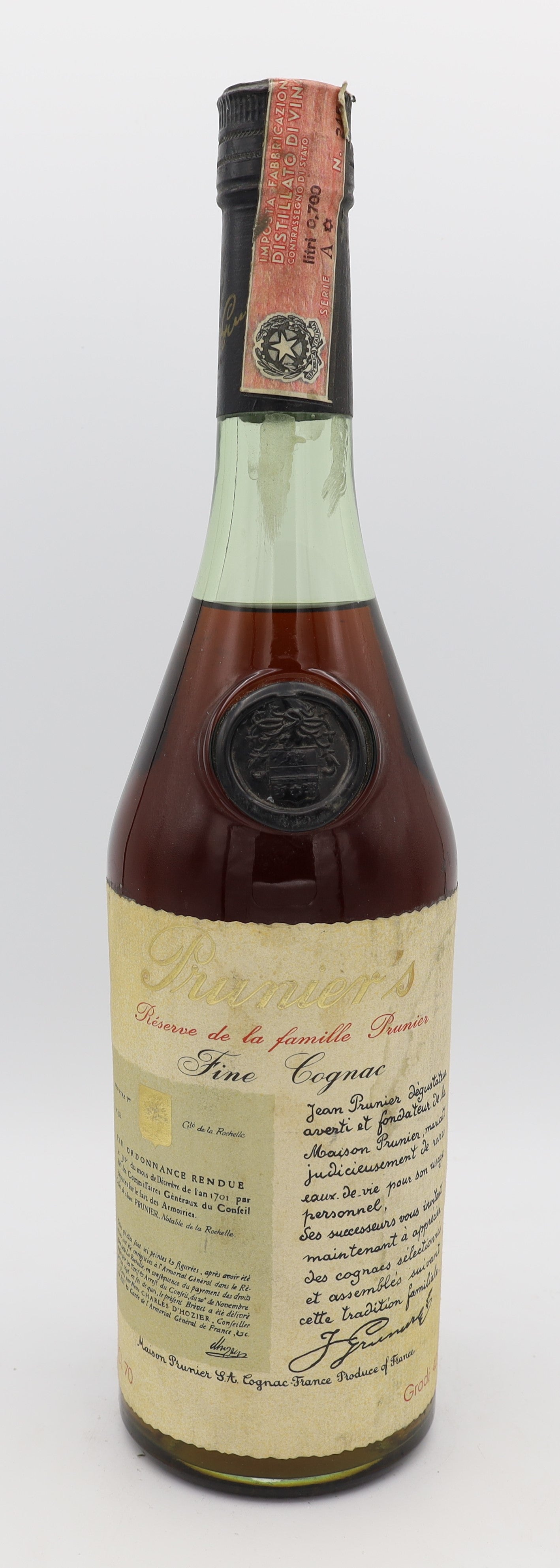 Pruniers Cognac Réserve de la Famille Vintage 1970s – premium Fine Champagne brandy with rich amber color, smooth and complex flavors, ideal for collectors and connoisseurs.