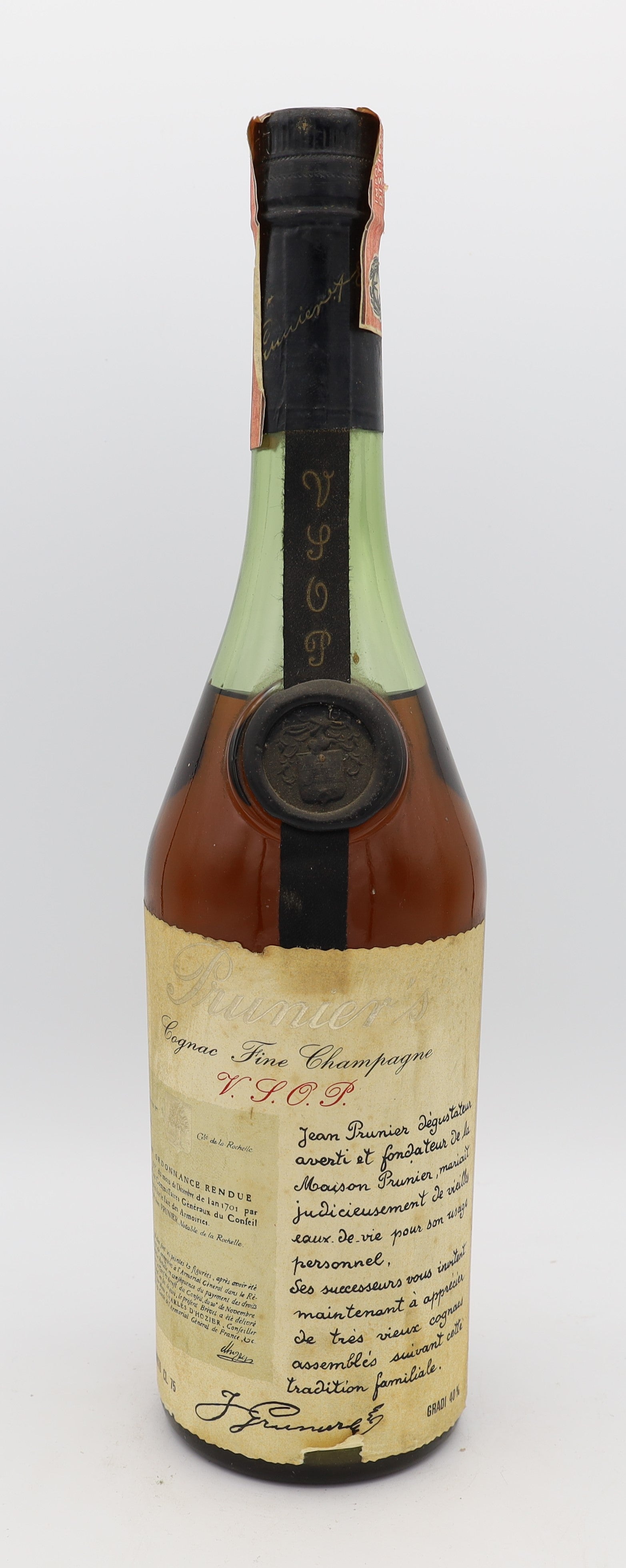 Pruniers Fine Champagne Cognac VSOP – premium French brandy with smooth, refined flavors and rich amber color, ideal for collectors and connoisseurs.