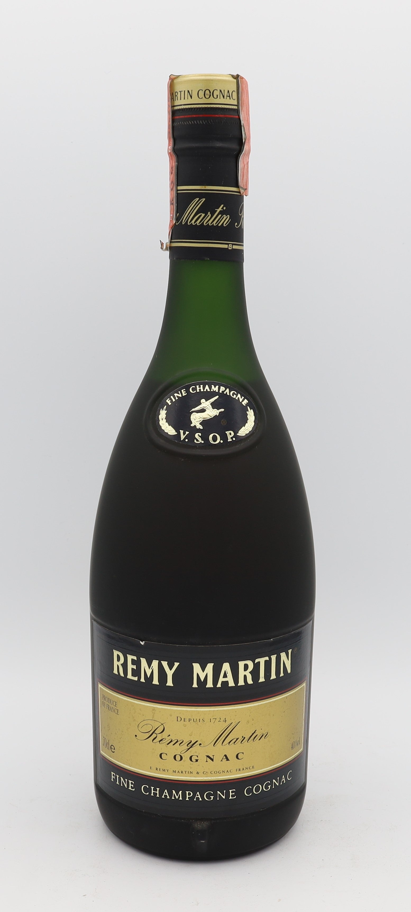 Rémy Martin VSOP Cognac Vintage 1970s – premium French brandy with rich amber color, smooth and refined flavors, aged to perfection, ideal for collectors and connoisseurs.