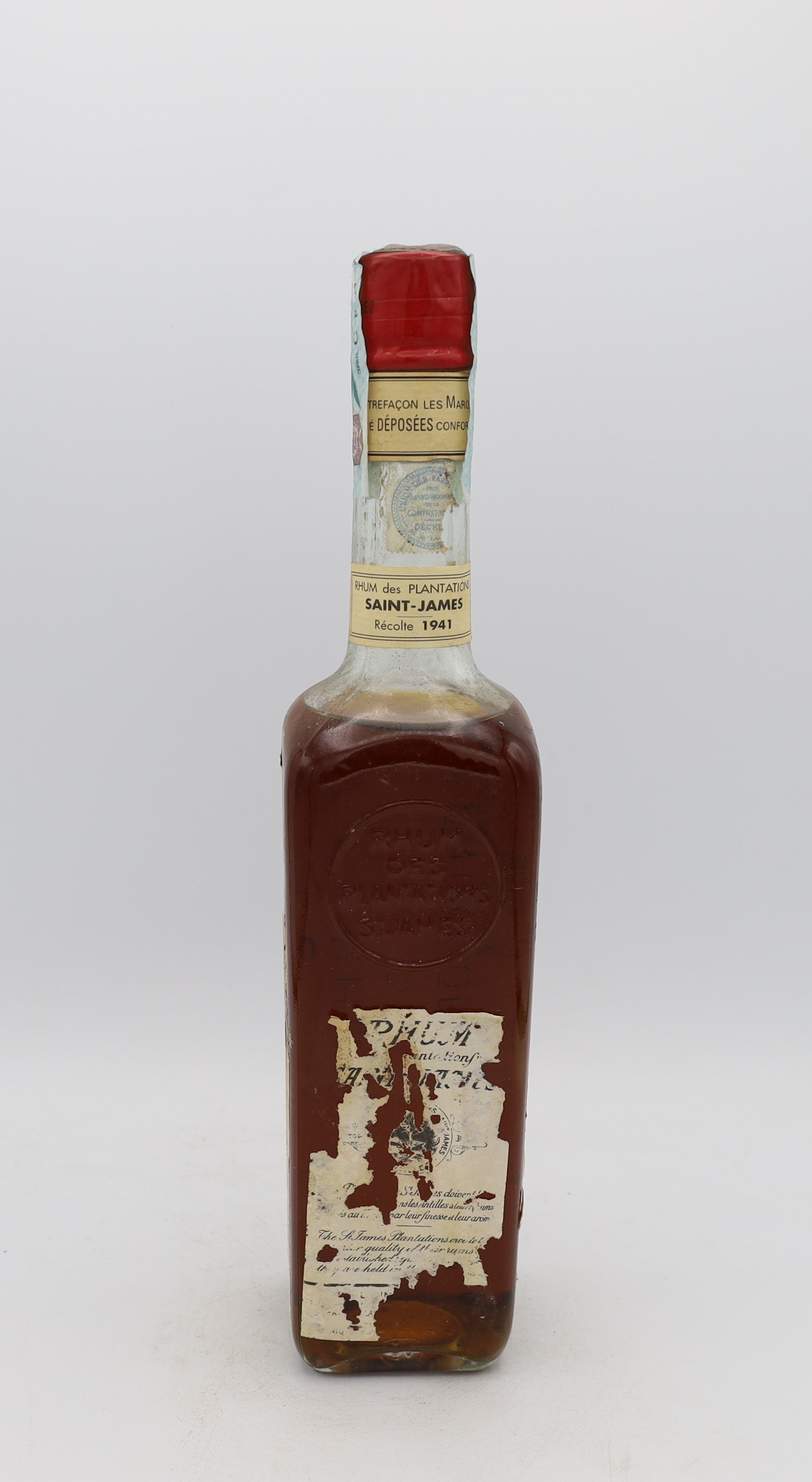 Saint James Agricole Rum Récolte 1941, Reserved Treasures Club edition – exceptionally rare vintage rum with rich, complex flavors, presented for collectors.