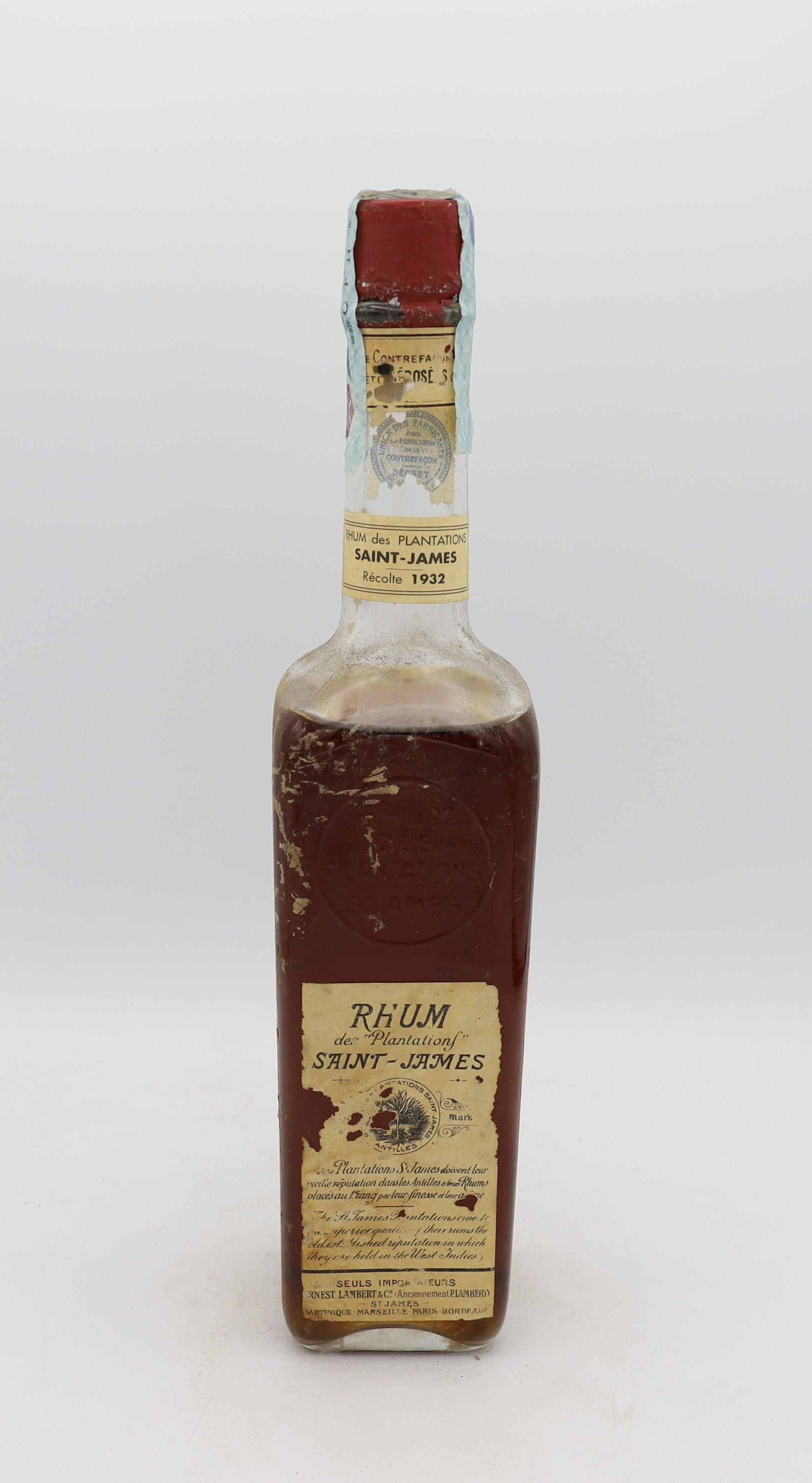 Saint James Rum Vintage 1932, Reserved Treasures Club edition – exceptionally rare vintage rum with rich, complex flavors, presented for collectors.