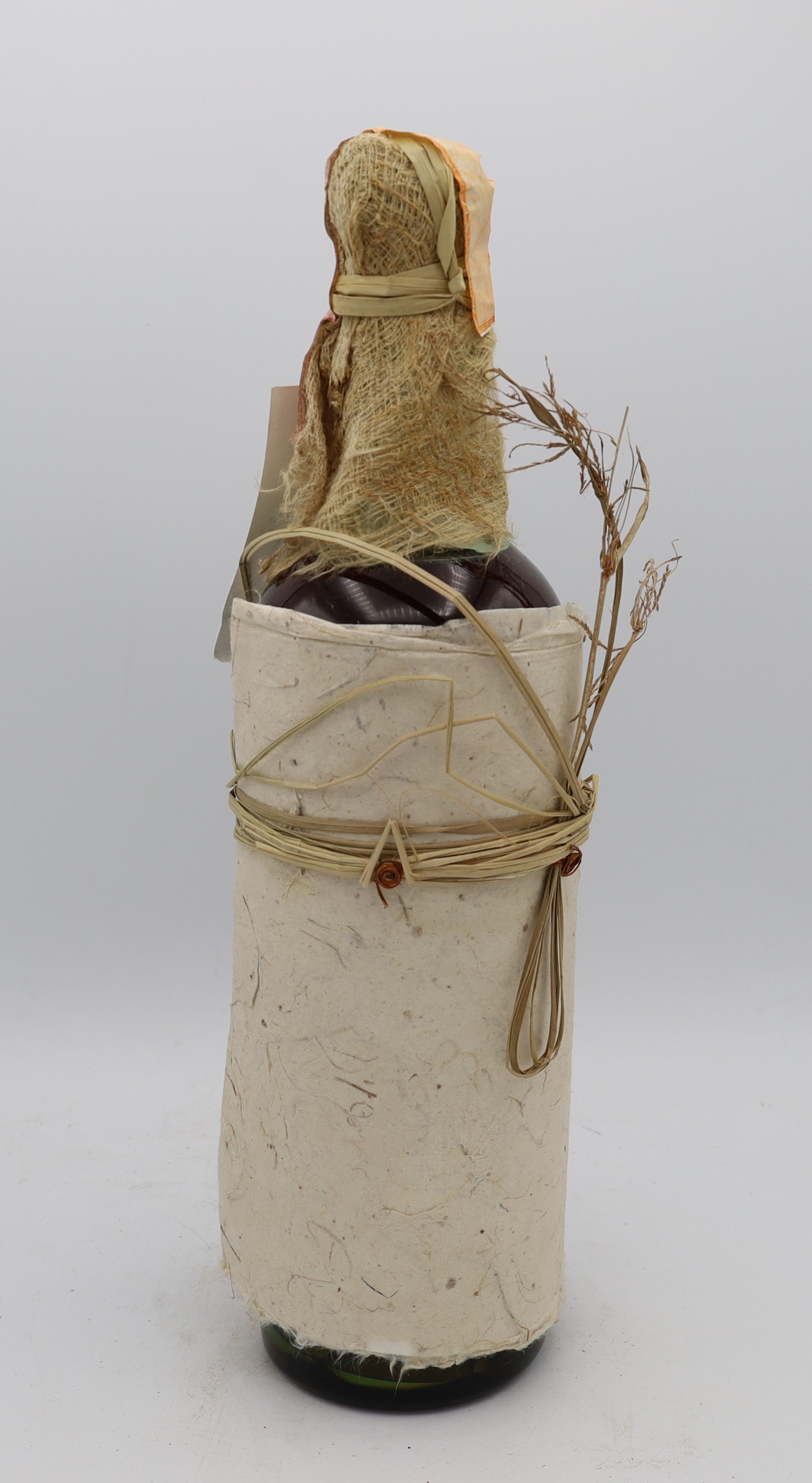 L’Héraud Grande Champagne Cognac Vintage 1900 – rear view of rare French cognac bottle, collectible edition for connoisseurs