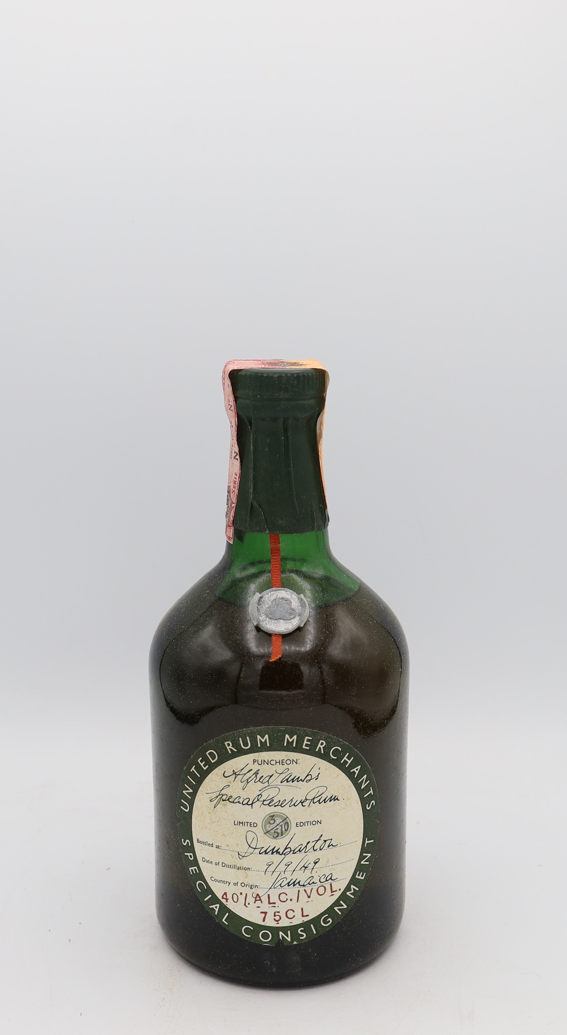 An Alfred Lamb’s 1939 Special Reserve Rum, Reserved Treasures Club edition, presented in a collector’s box – exceptionally rare vintage rum with rich, complex flavors.