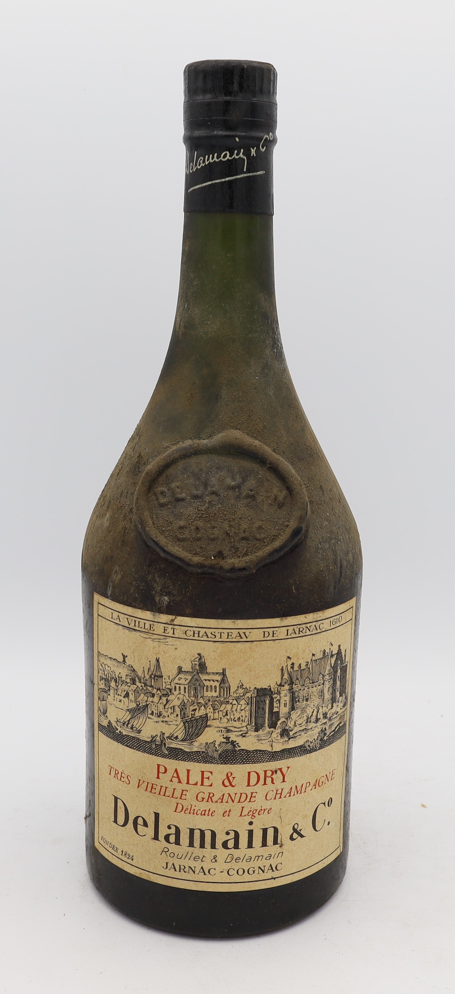 Delamain Pale & Dry Très Vieille Grande Champagne Cognac – premium aged French brandy from the Grande Champagne region, featuring pale amber color and exceptionally smooth.