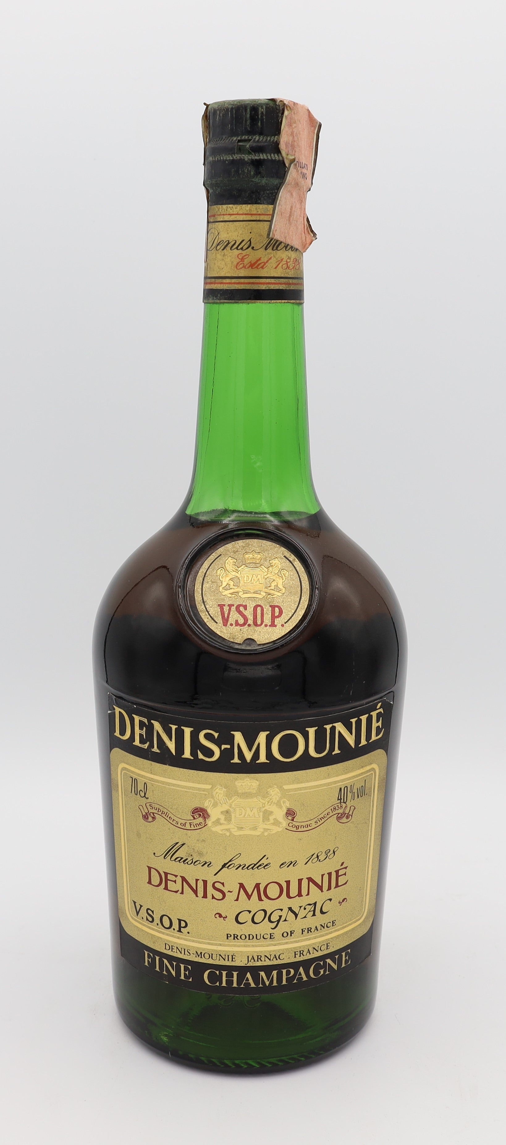Denis Mounié VSOP Cognac Vintage 1970s – premium French brandy with rich amber color, smooth and refined flavors, aged to perfection, ideal for collectors and connoisseurs.