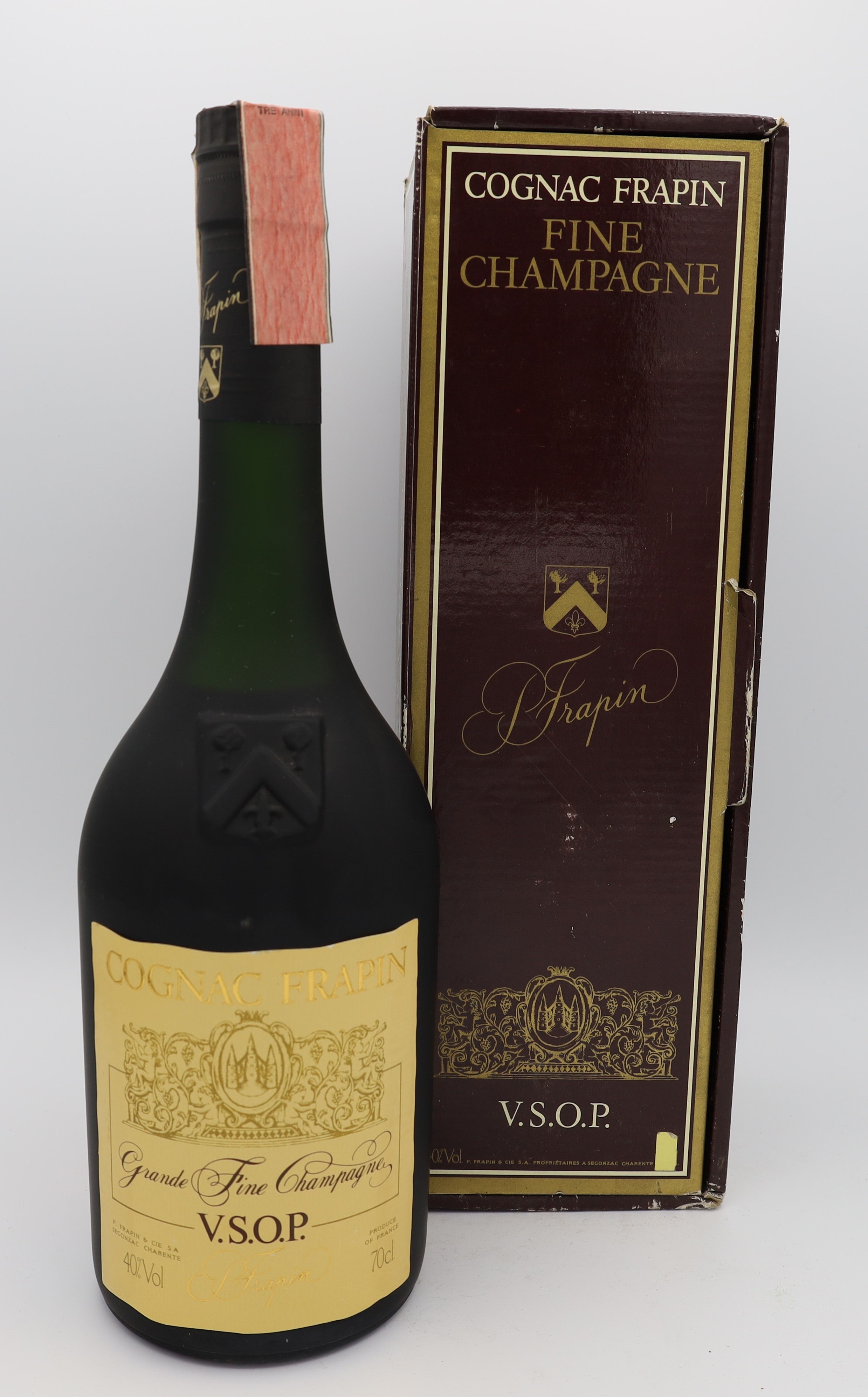 Frapin VSOP Grande Fine Champagne Cognac – premium French cognac from a single estate, rich amber color with balanced notes of vanilla, oak and dried fruit.