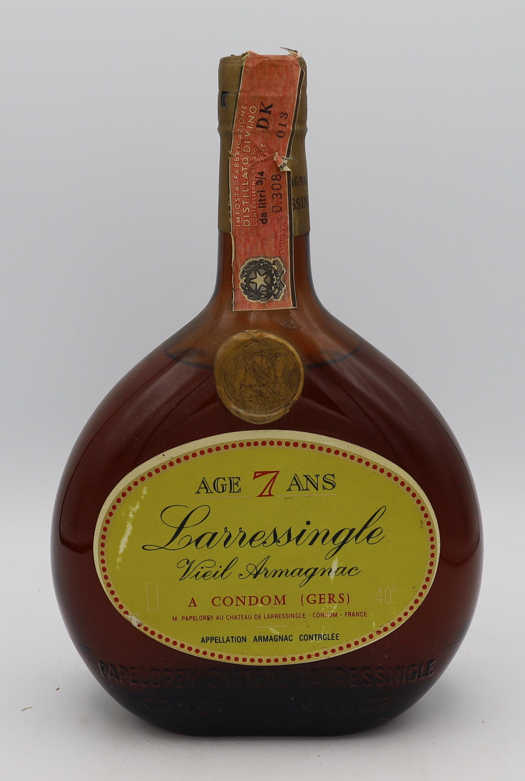 Larressingle Vieil Armagnac Vintage 1970s – rare aged brandy with rich, smooth flavors, ideal for collectors and connoisseurs.