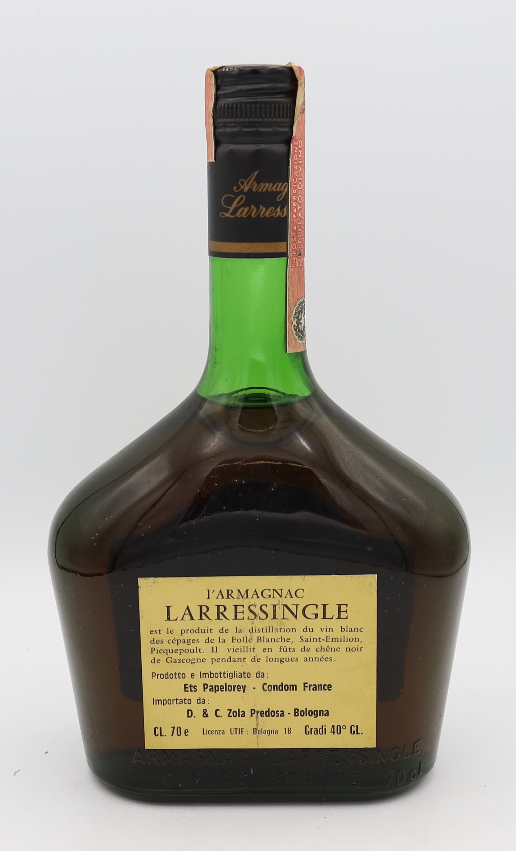 Larressingle Armagnac 3 Star – premium aged brandy with rich, smooth flavors, ideal for collectors and connoisseurs.