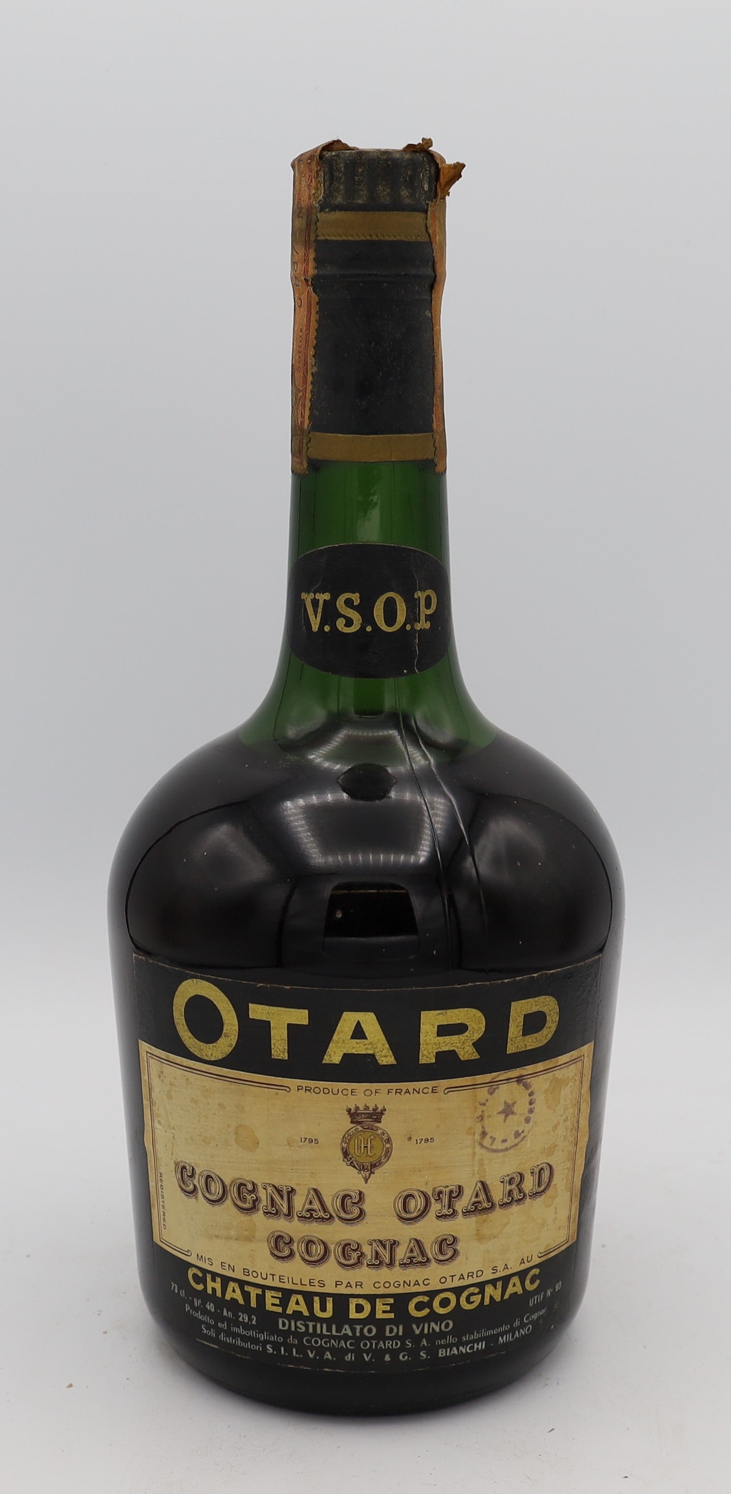 Otard VSOP Château de Cognac – premium French cognac aged to perfection, offering a smooth, rich, and aromatic profile, ideal for sipping or special occasions.