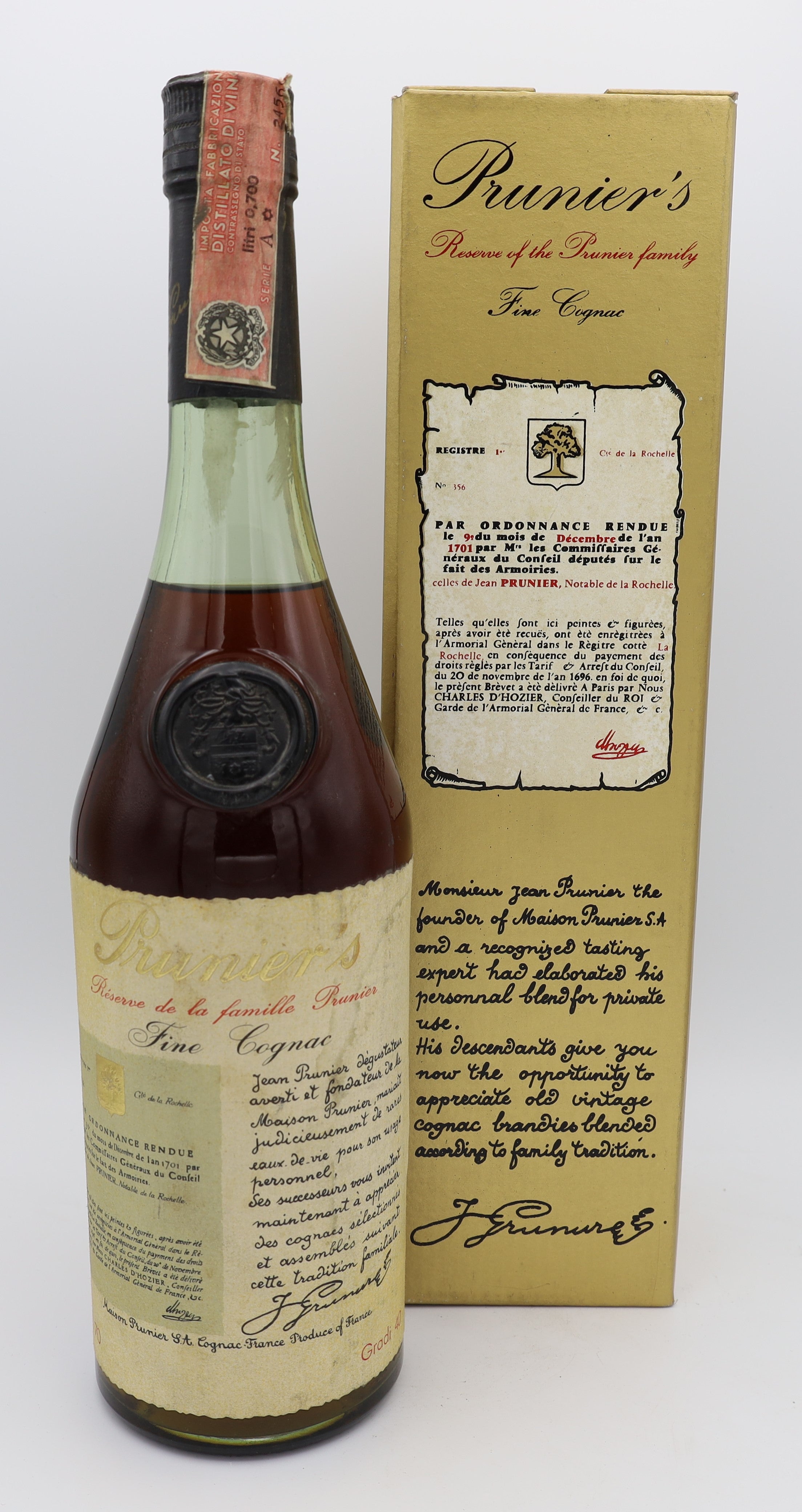 Pruniers Cognac Réserve de la Famille Vintage 1970s – premium Fine Champagne brandy with rich amber color, smooth and complex flavors, ideal for collectors and connoisseurs.