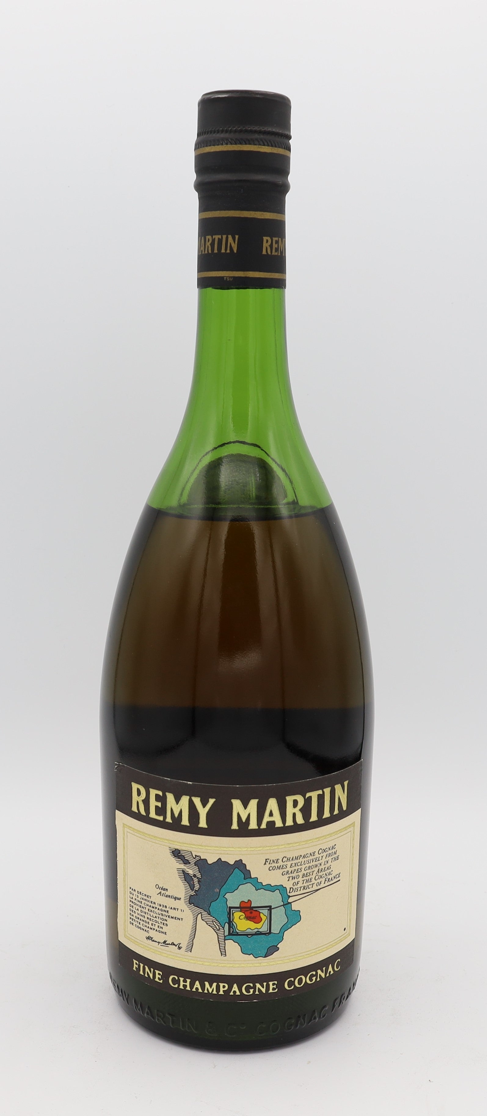 Rémy Martin VS Fine Champagne Cognac 0.68L – premium French brandy from Fine Champagne eaux-de-vie, rich amber color, smooth and elegant flavors, ideal for collectors.