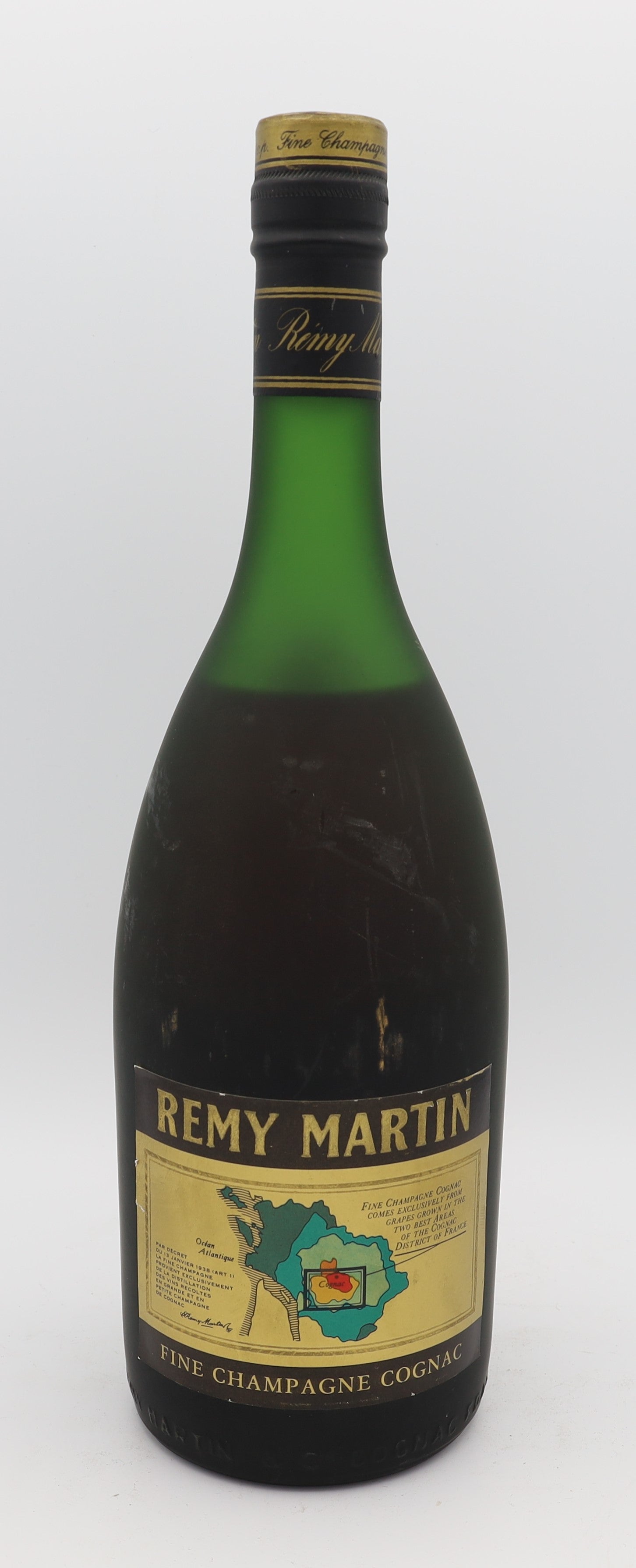 Rémy Martin VSOP Fine Champagne Cognac – premium French brandy crafted from Fine Champagne eaux-de-vie, featuring smooth and elegant flavors, presented in a collector’s box.