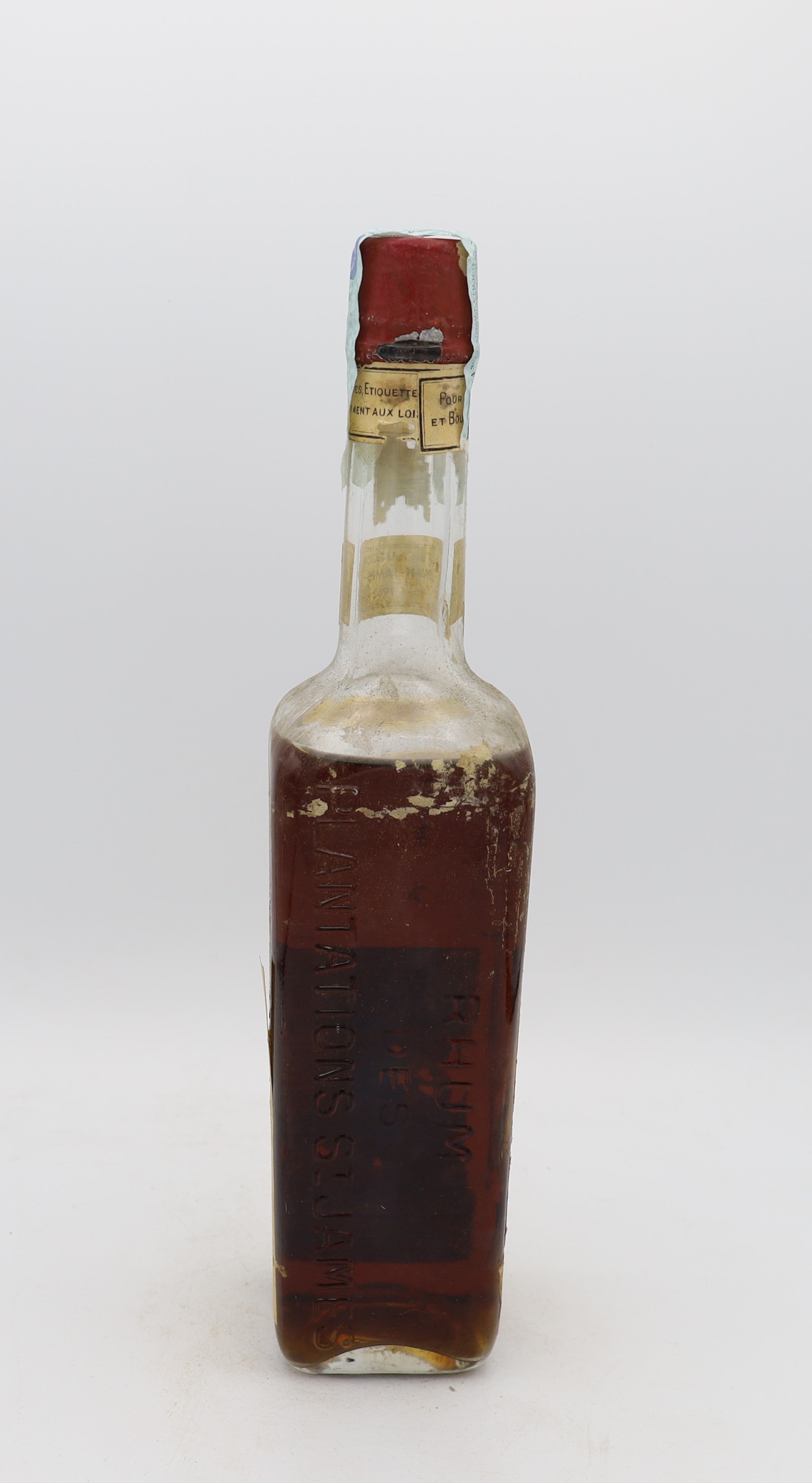 Saint James Rum Vintage 1932, Reserved Treasures Club edition – exceptionally rare vintage rum with rich, complex flavors, presented for collectors.