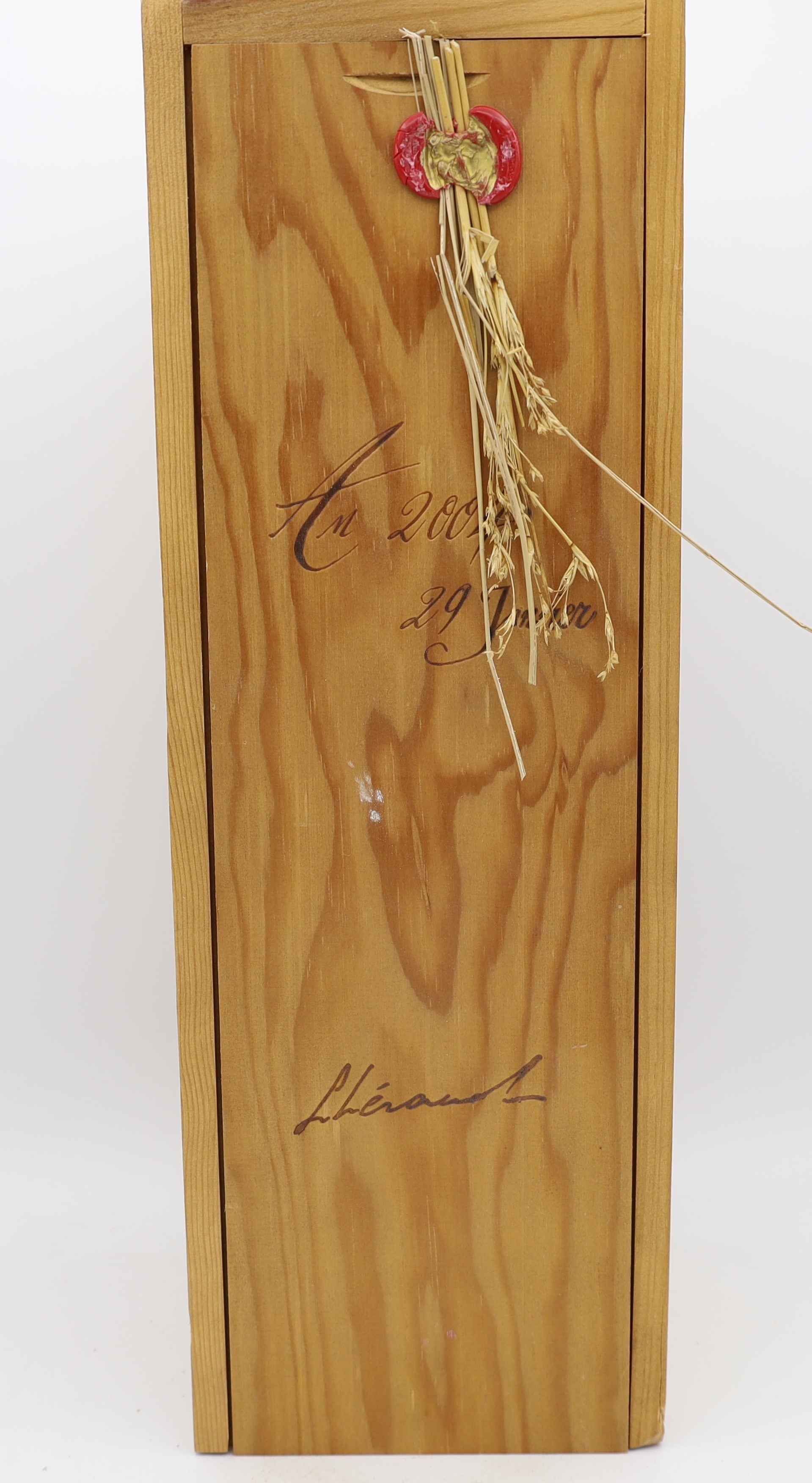 L’Héraud Cognac – premium French cognac in luxury wooden box, Reserved Treasures Club collectible edition, ideal for gifting