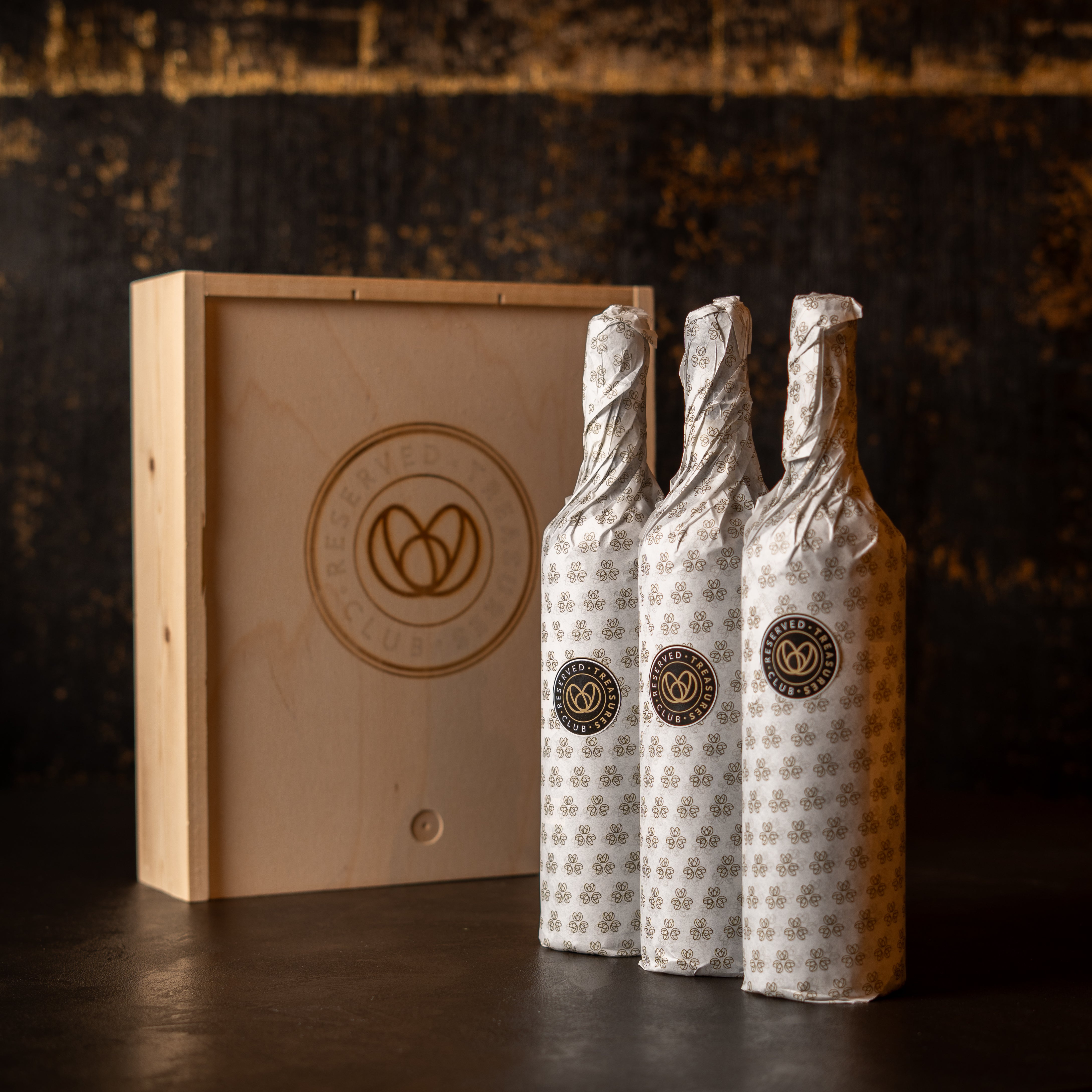 Luxury wooden wine box for 3 bottles – elegant gift packaging for premium wines, perfect for special occasions and collectors